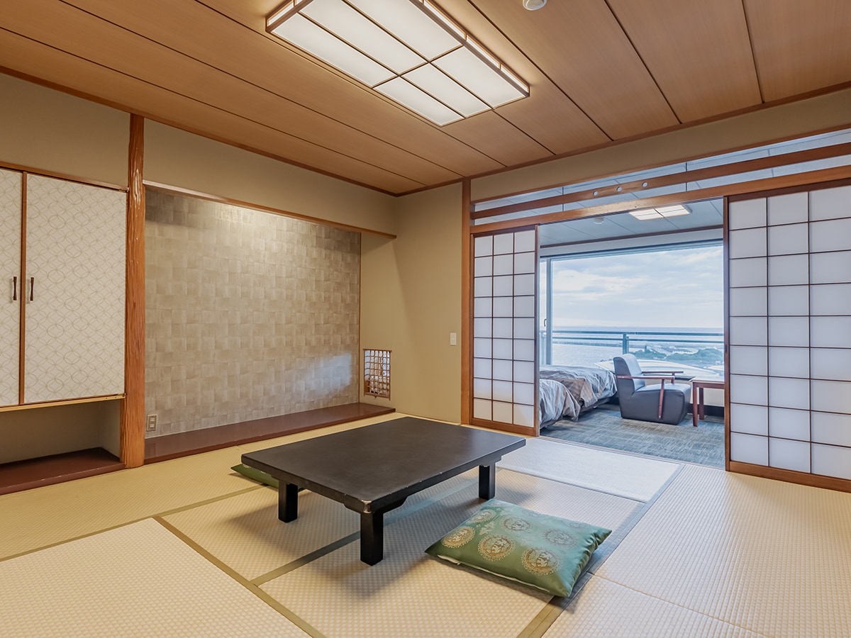High floor Japanese-Western style 8 tatami mats