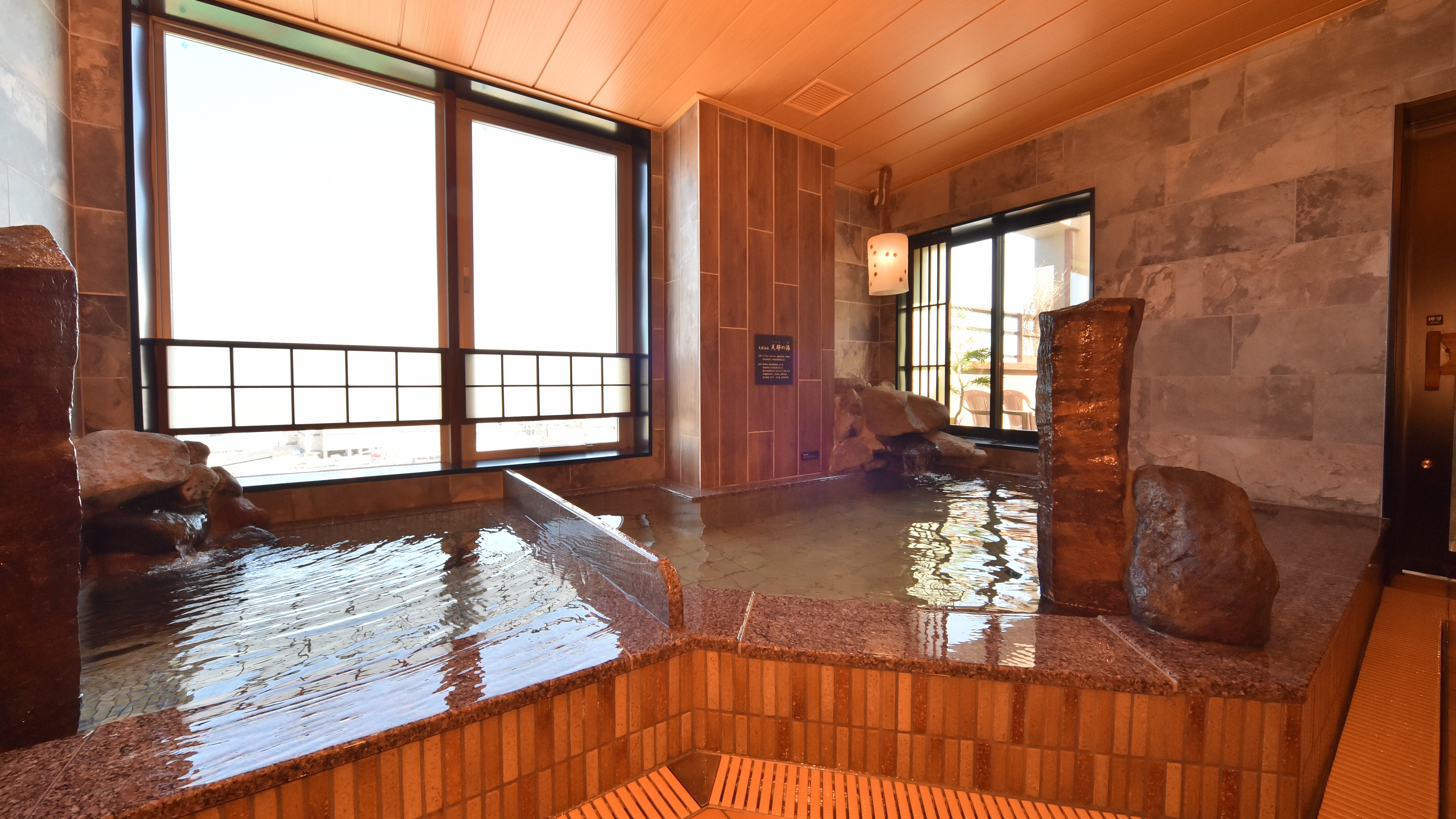 ◆ Men's large communal bath ◆ 9th floor view large communal bath with a panoramic view of the Sea of Okhotsk (business hours 15: 00-10: 00 the next morning)