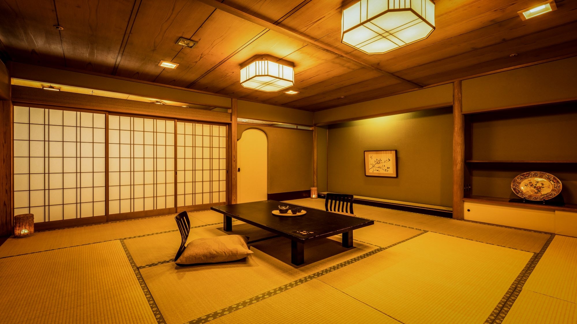 Standard Japanese-style room (12.5 tatami mats) *Example of a guest room