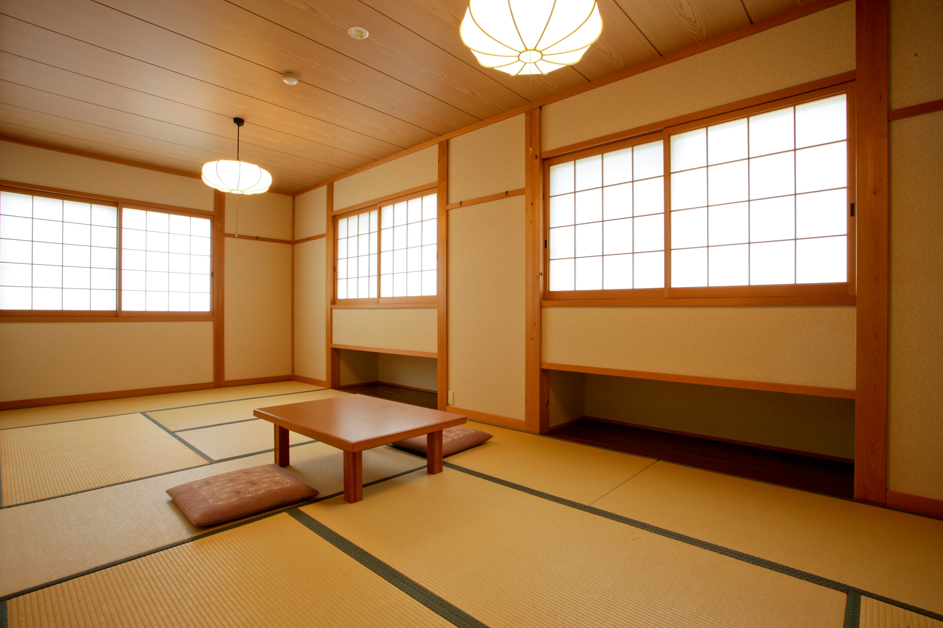 Japanese-style room (10 tatami mats) [Non-smoking room]