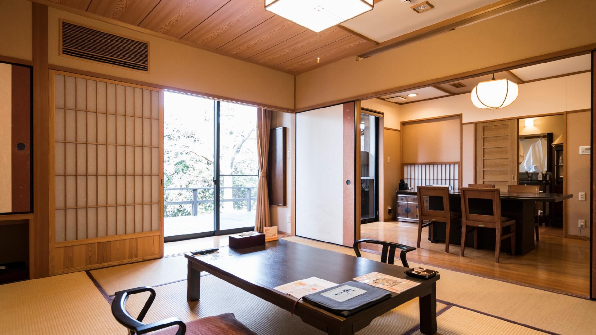 Japanese-style room 10 tatami mats + dining room [room with open-air bath]