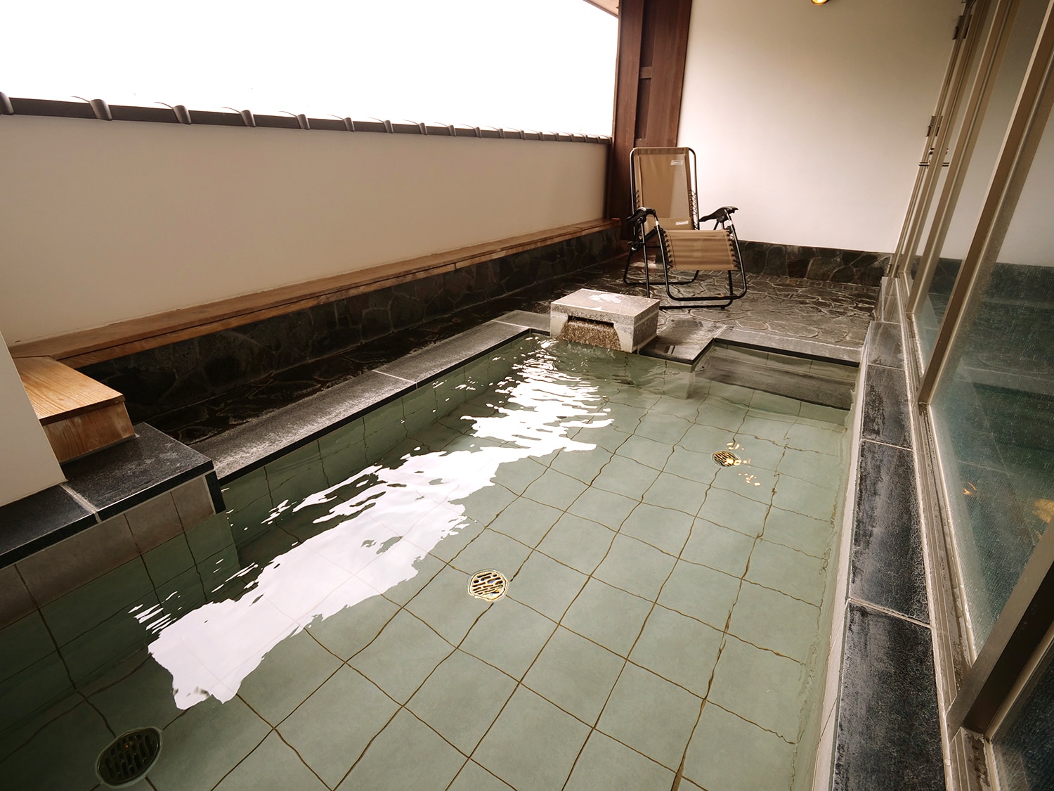 Men's large open-air bath