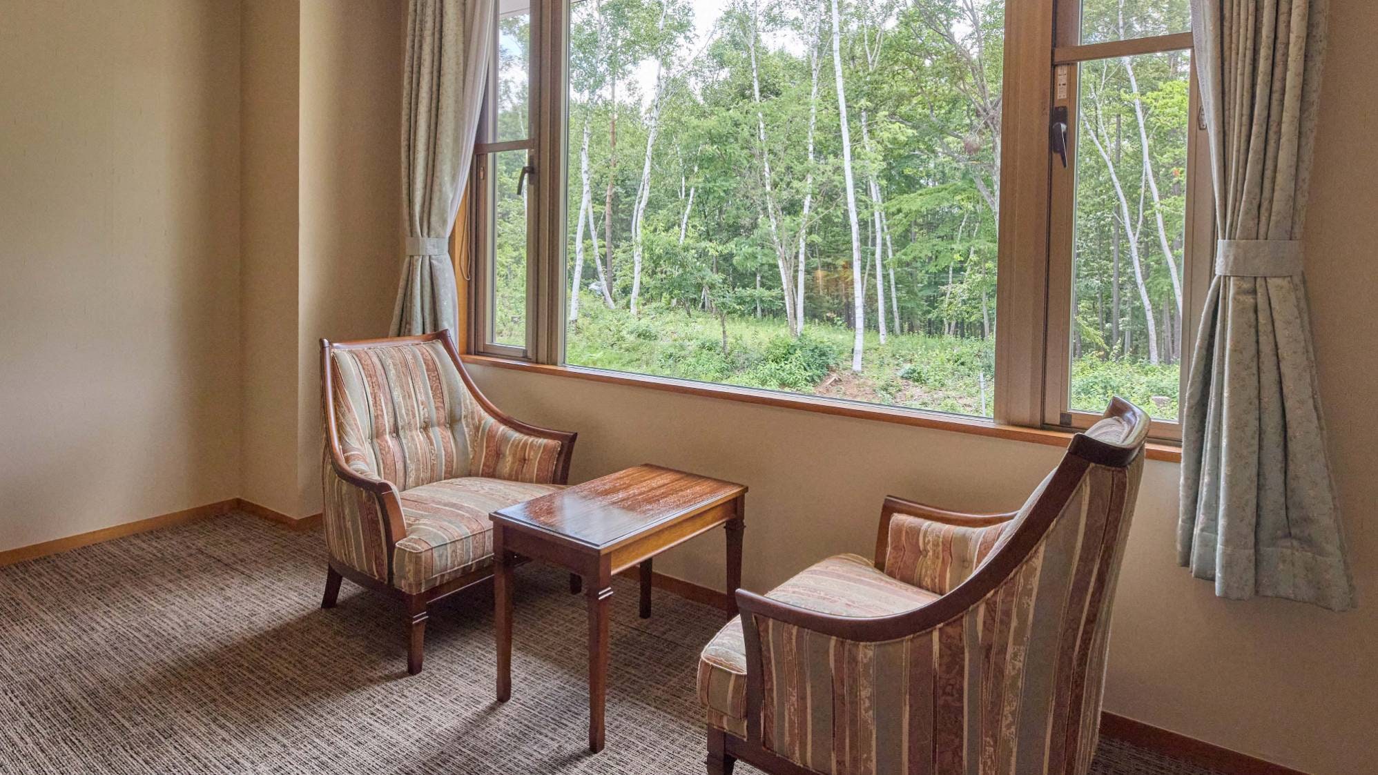 ・[Western-style room with komorebi trees, non-smoking] Enjoy a relaxing stay overlooking the white birch trees