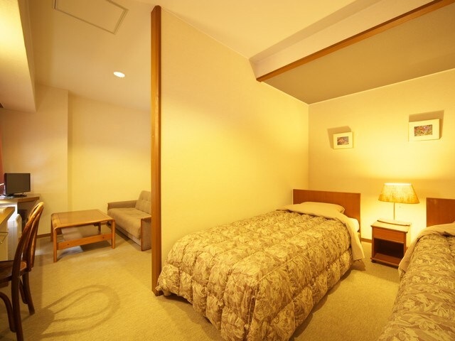 Western-style room B (capacity 3 people) with unit bath and toilet