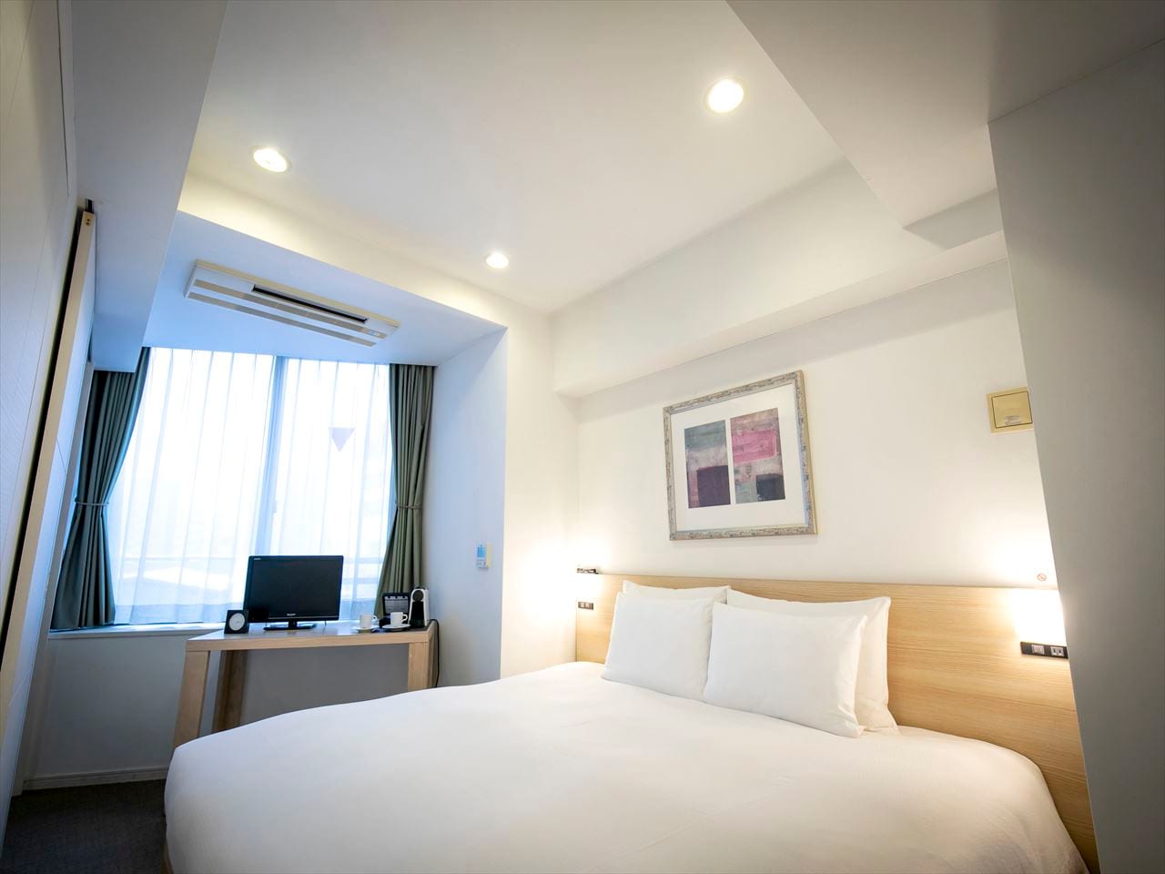 Suite Room (King Bed)