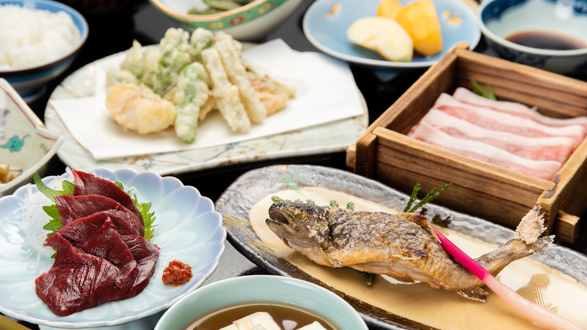 * [Example of full dinner menu] You can enjoy seasonal flavors such as trout and wild vegetables harvested from nearby mountains and rivers.