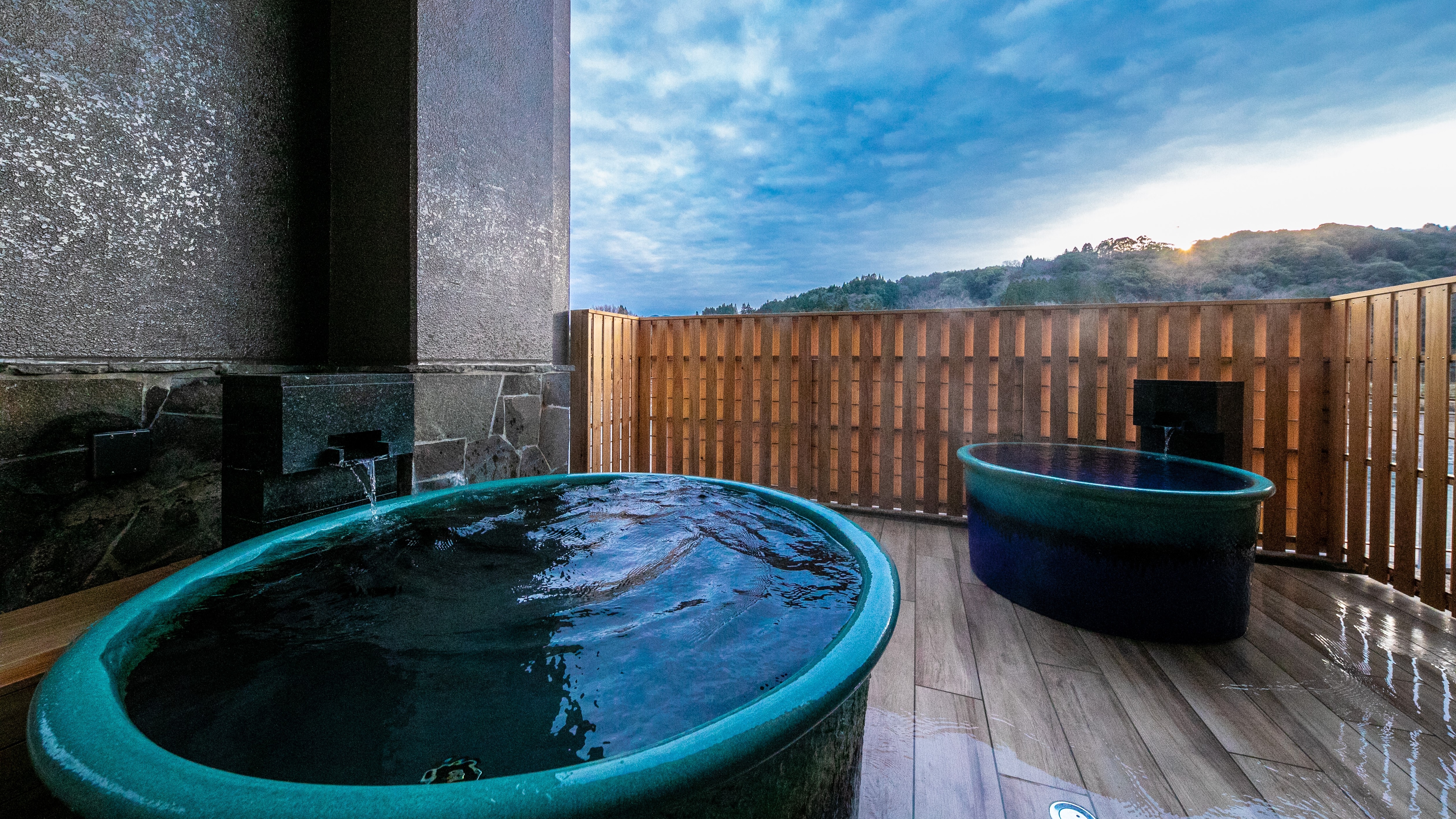 Pemandian observasi lantai 3 "Pemandian terbuka Suizan no Yu" (khusus wanita)