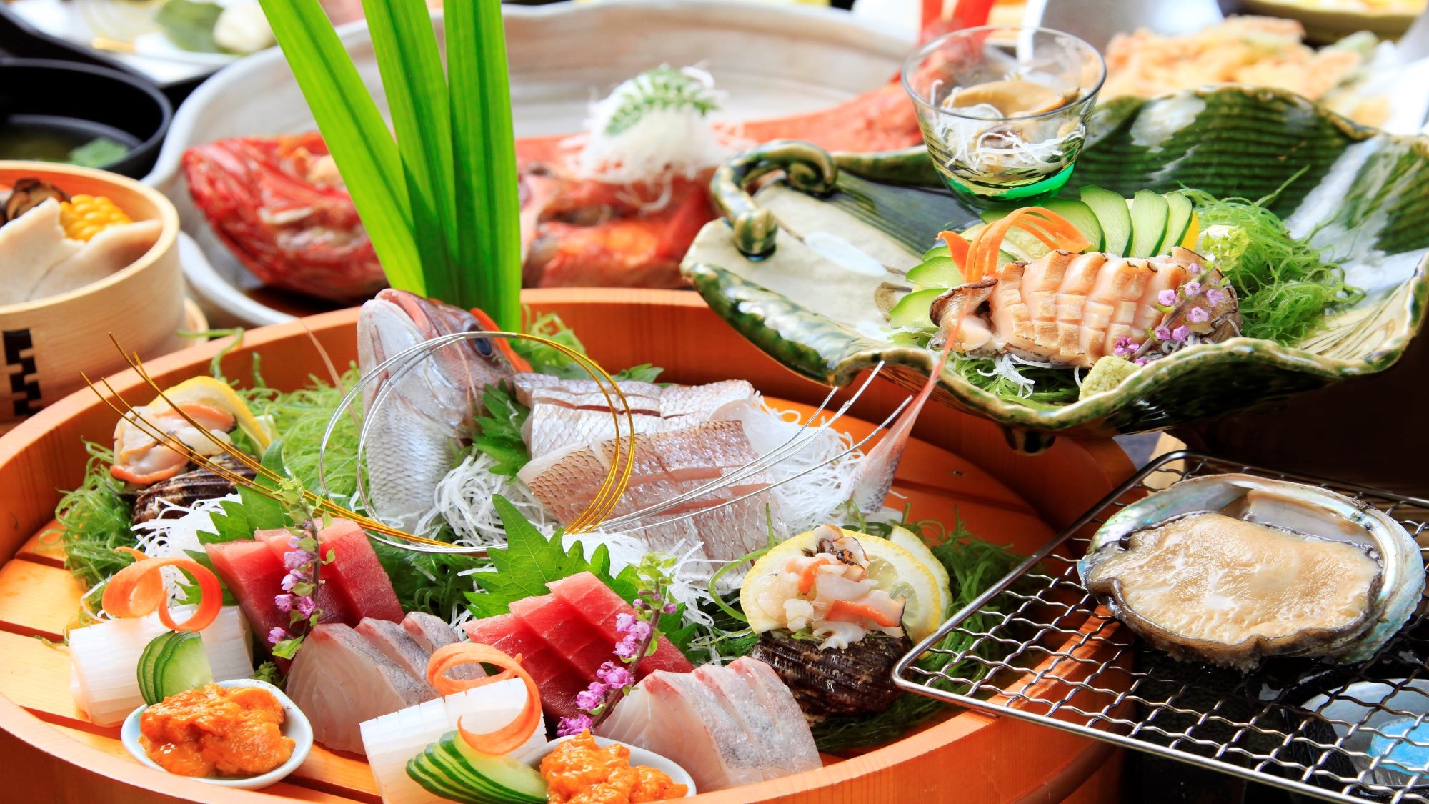 At [Room meal] and [Izukai no Zen], you can enjoy a gorgeous appearance centered on the appearance of the sea bream (example).