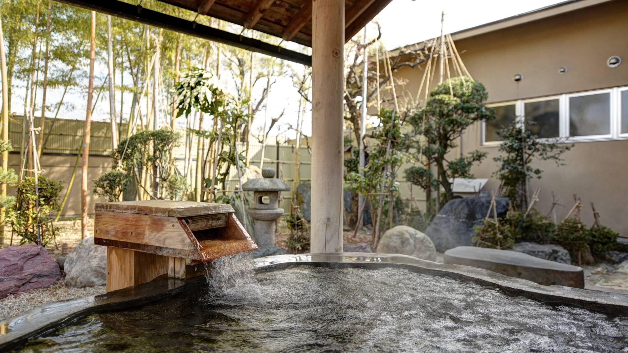 ・Open-air bath carved into a single rock