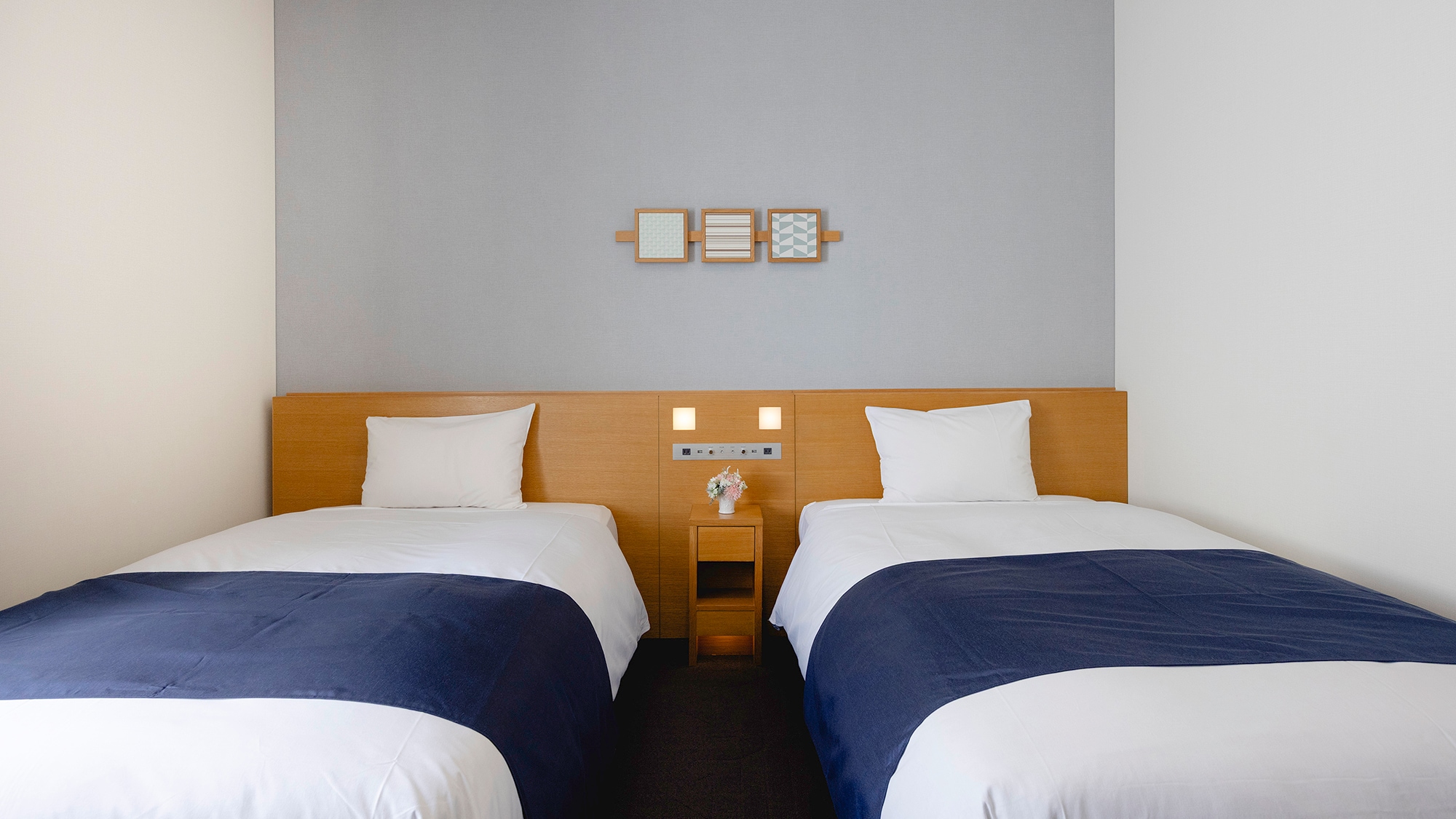 <Pemandangan Malam> [Kamar Twin Santai] Sebuah kamar di mana Anda dapat dengan mudah menikmati pemandangan Yokohama.