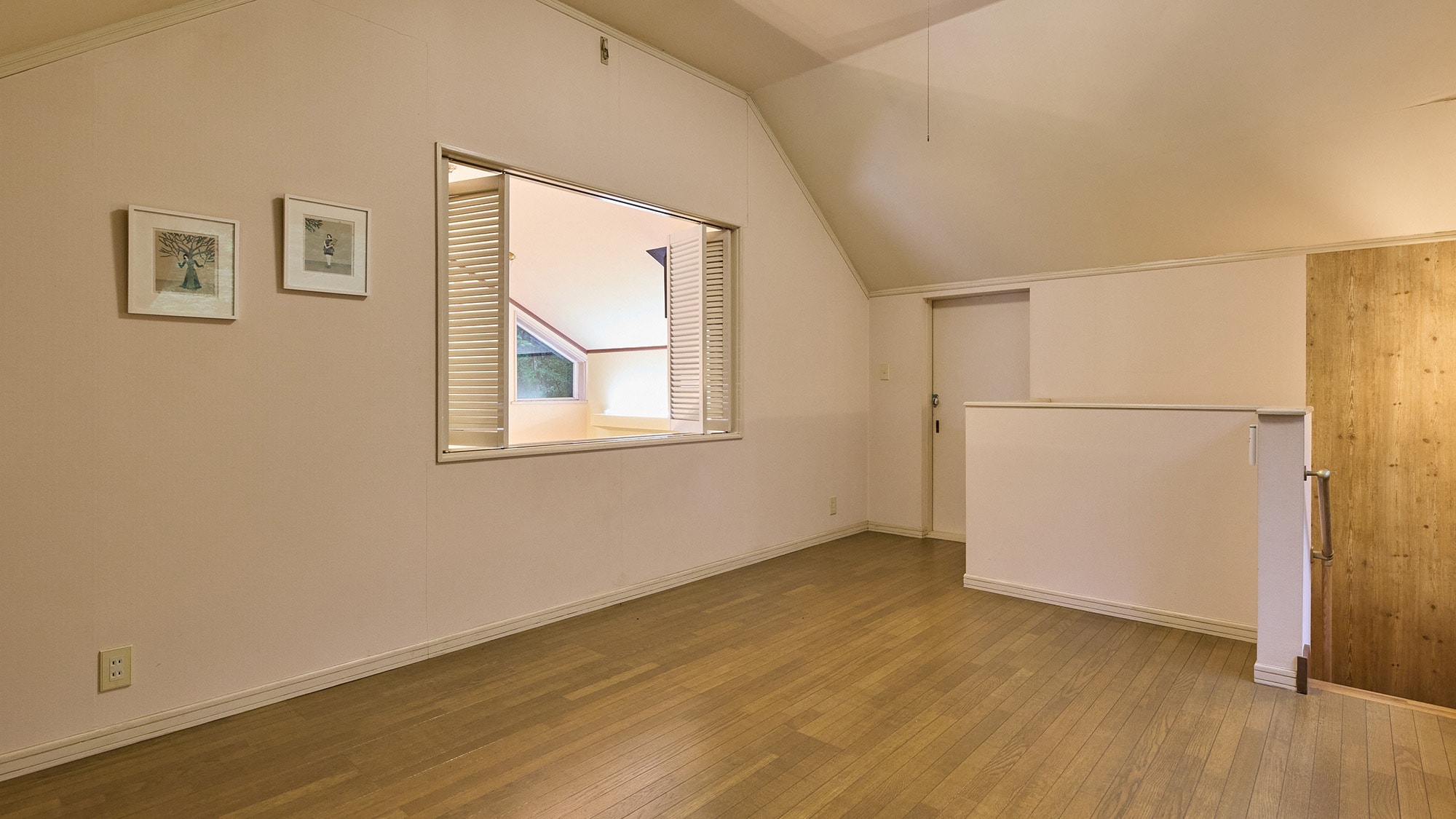 ・[Excel] You can see the open ceiling in the living room from the window.