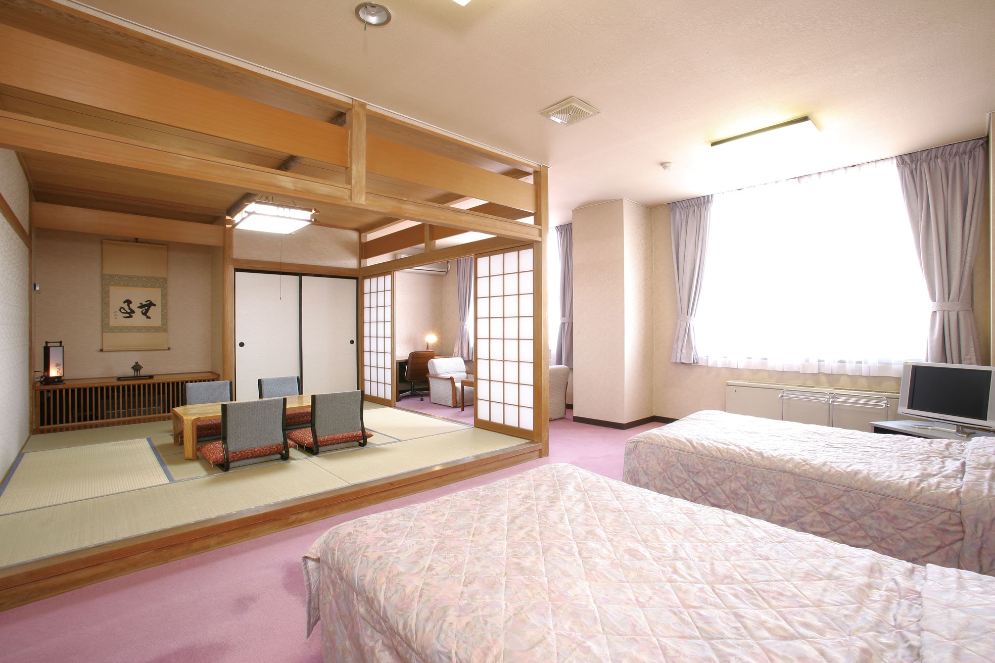 Japanese-Western style room, 20 tatami mats