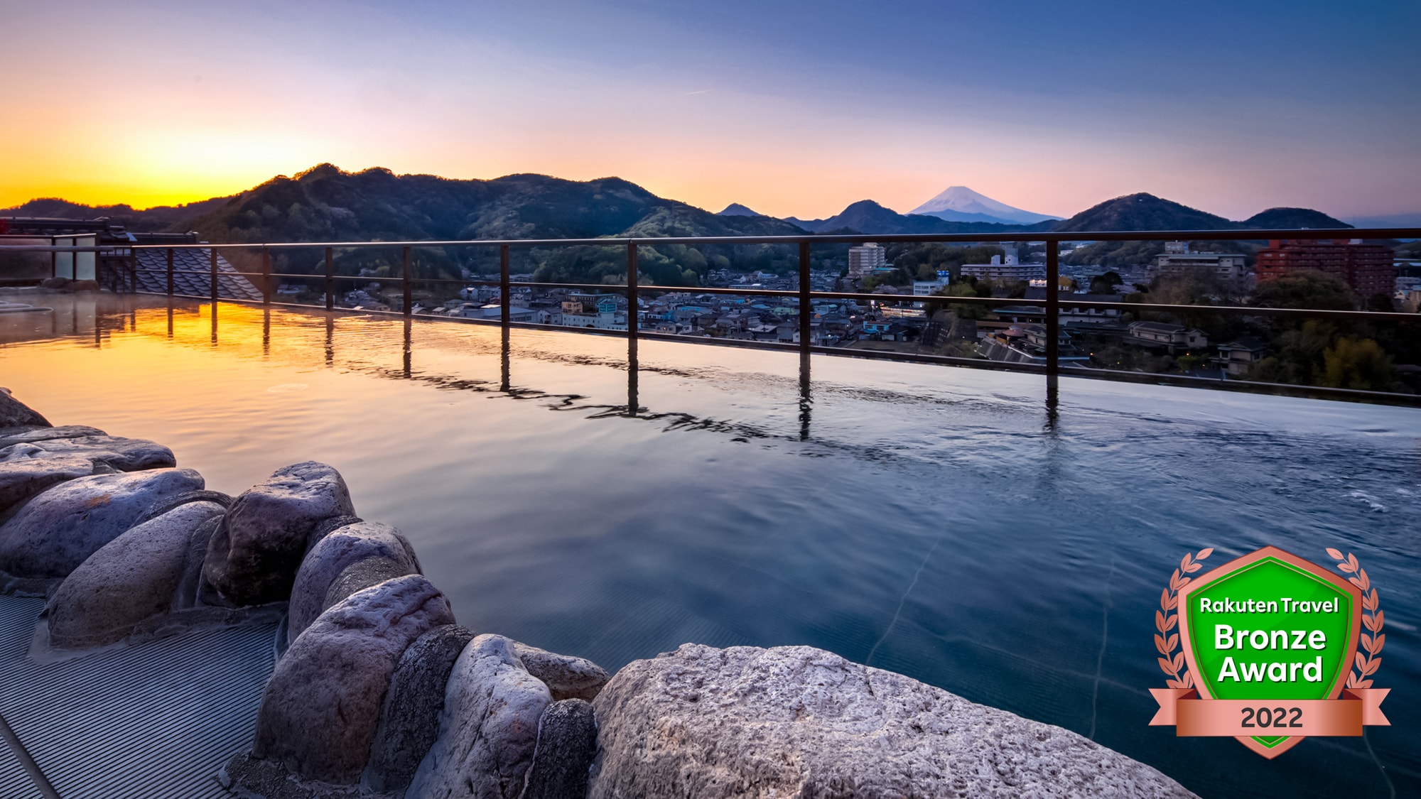 富士山を望む絶景天空露天風呂