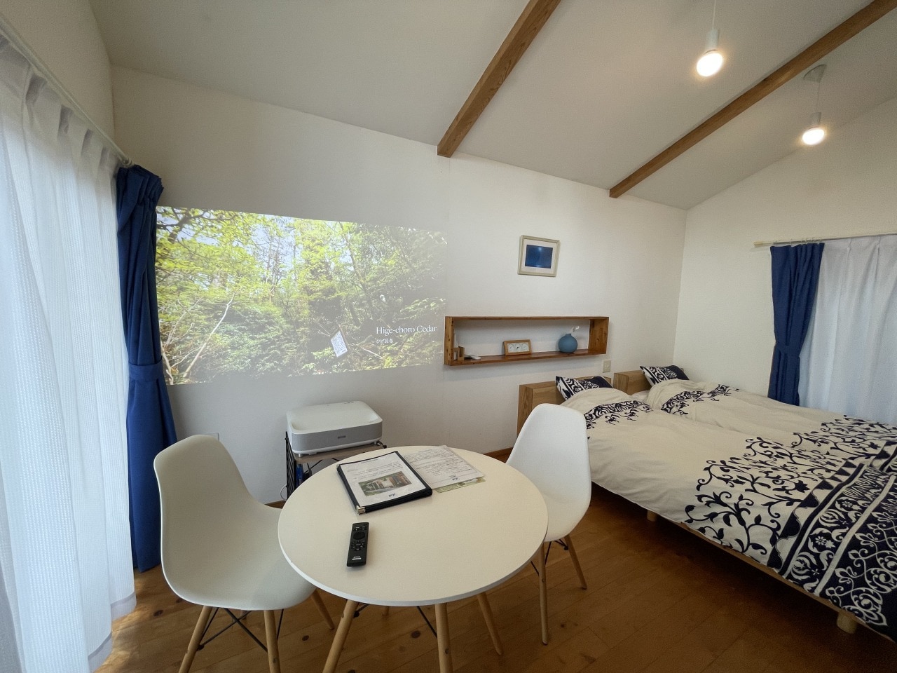 Villa Uru guest room [Projector]