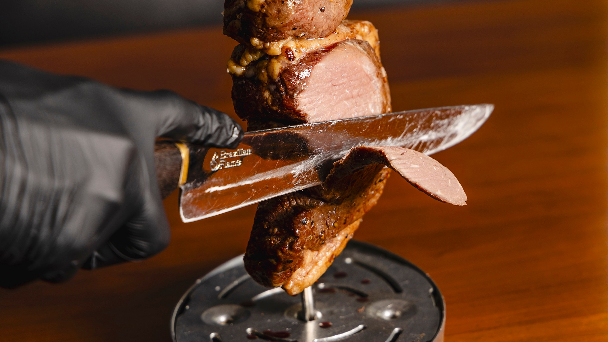 [Churrasco] 低溫烹調，直到肉質軟爛。請享受只有在這裡才能品嚐到的原汁原味的美味。