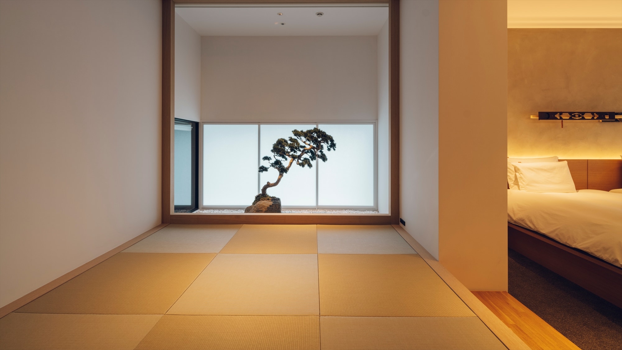 Tsuboniwa Suite / Small rise of tatami mats