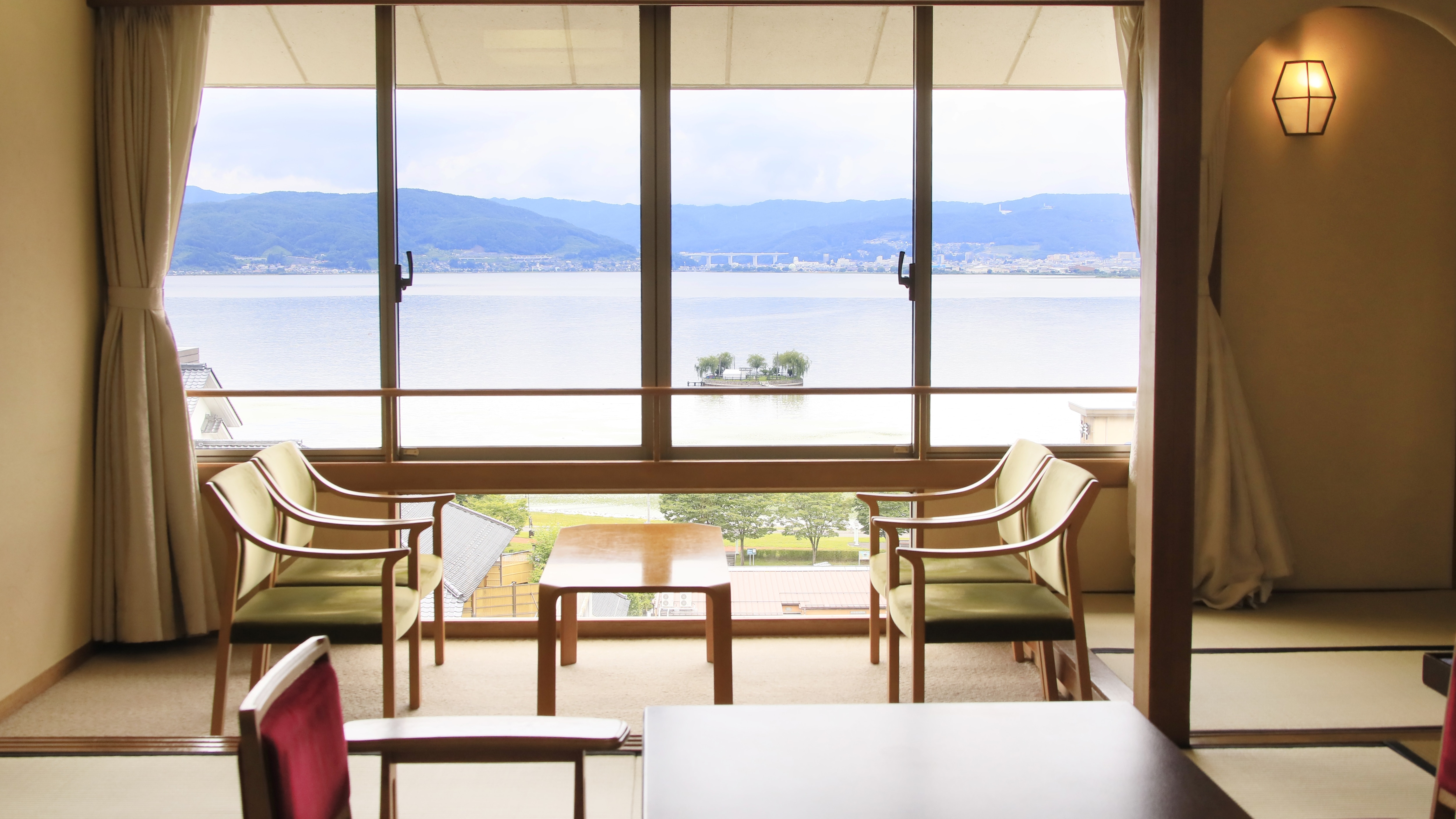 ■【諏訪湖景日式客房】10 張榻榻米+寬闊的陽台/最多可容納5人