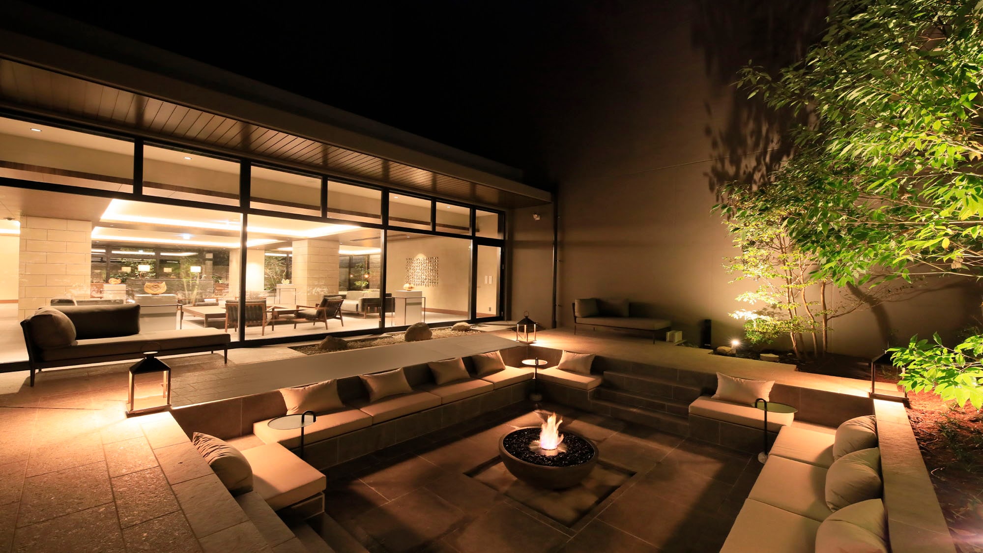 [ภายในอาคาร/เตาผิง] เตาผิงข้างล็อบบี้