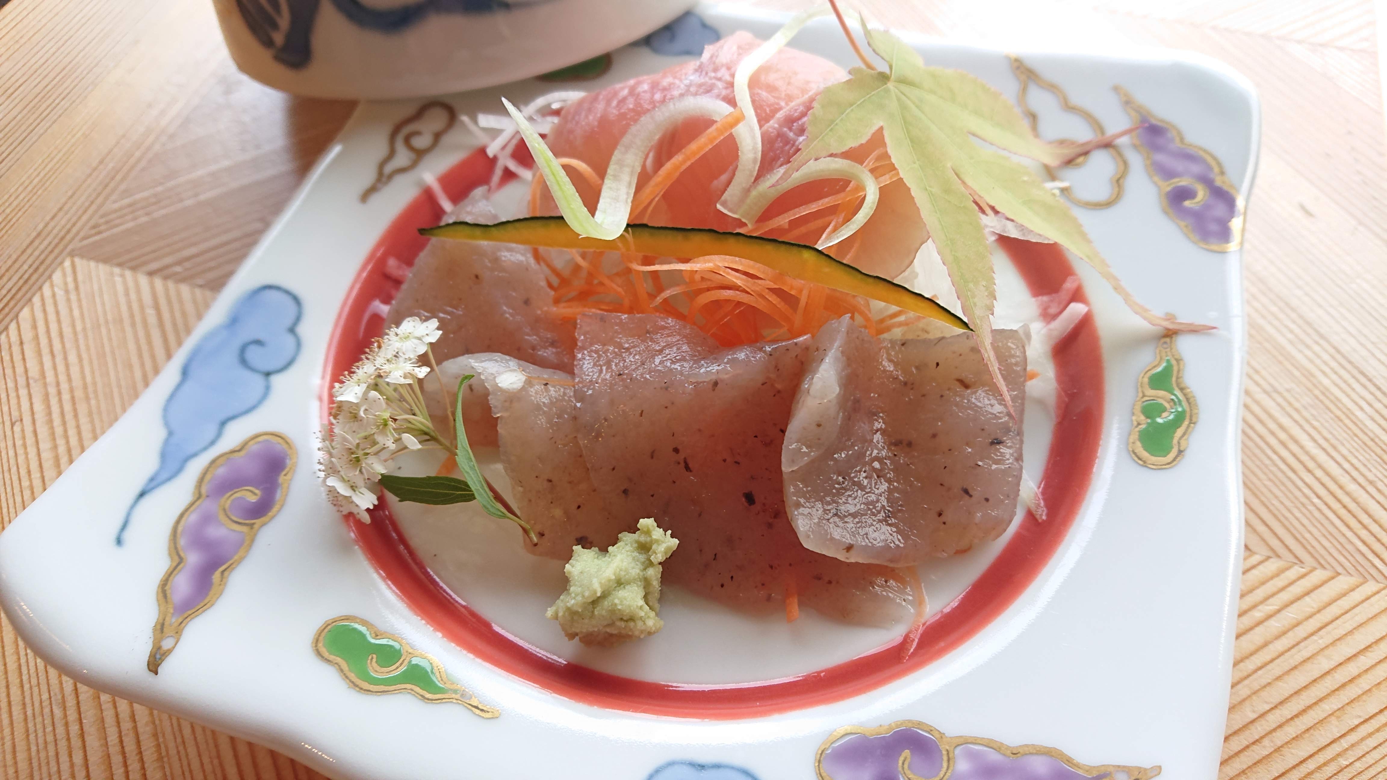 鳟鱼生鱼片拼盘和自制魔芋生鱼片