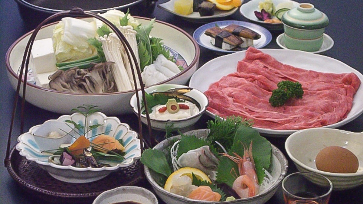 Grilled spiny lobster, Kumano beef shabu-shabu hotpot, seafood paper hotpot