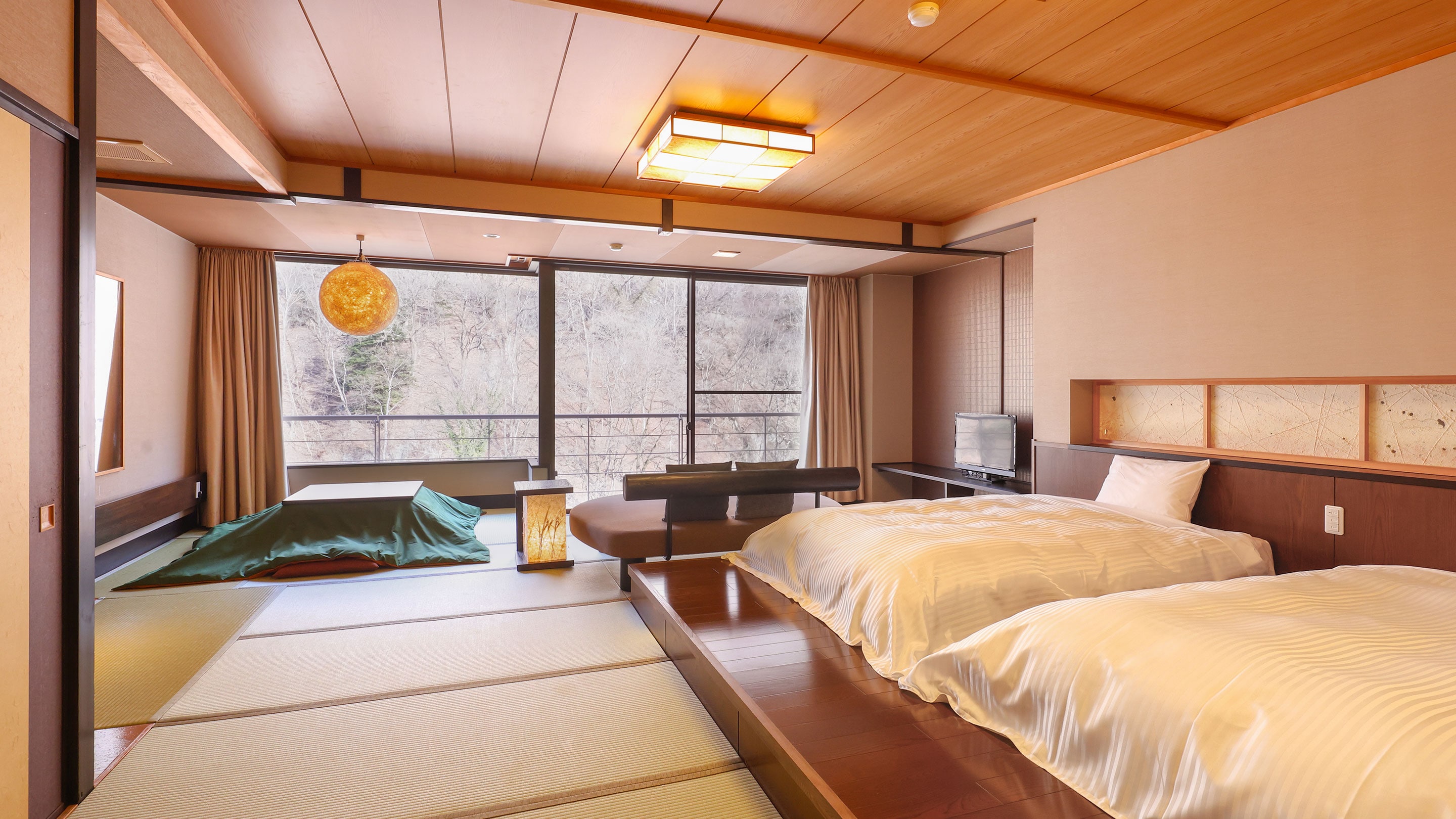 [Non-smoking] Superior room with outdoor bath and Japanese-style twin beds, indoor bath available