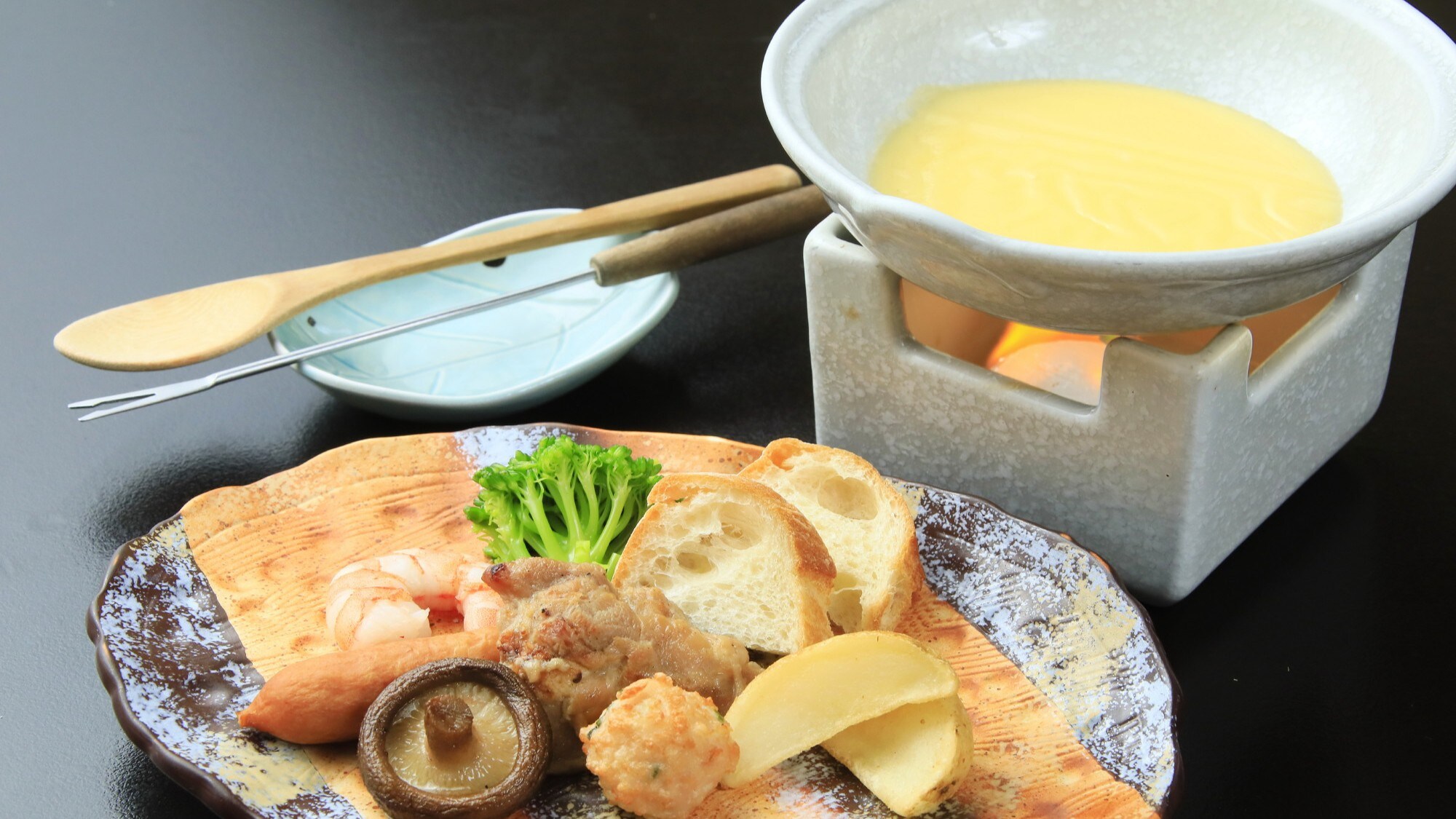 我们的特色菜之一，Mangetsu（奶酪火锅）火锅