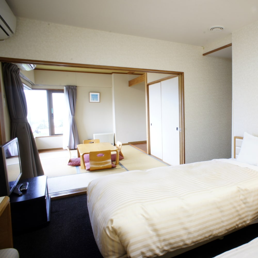 Japanese-Western style room (twin + Japanese-style room 6 tatami mats, hot spring bath, toilet)