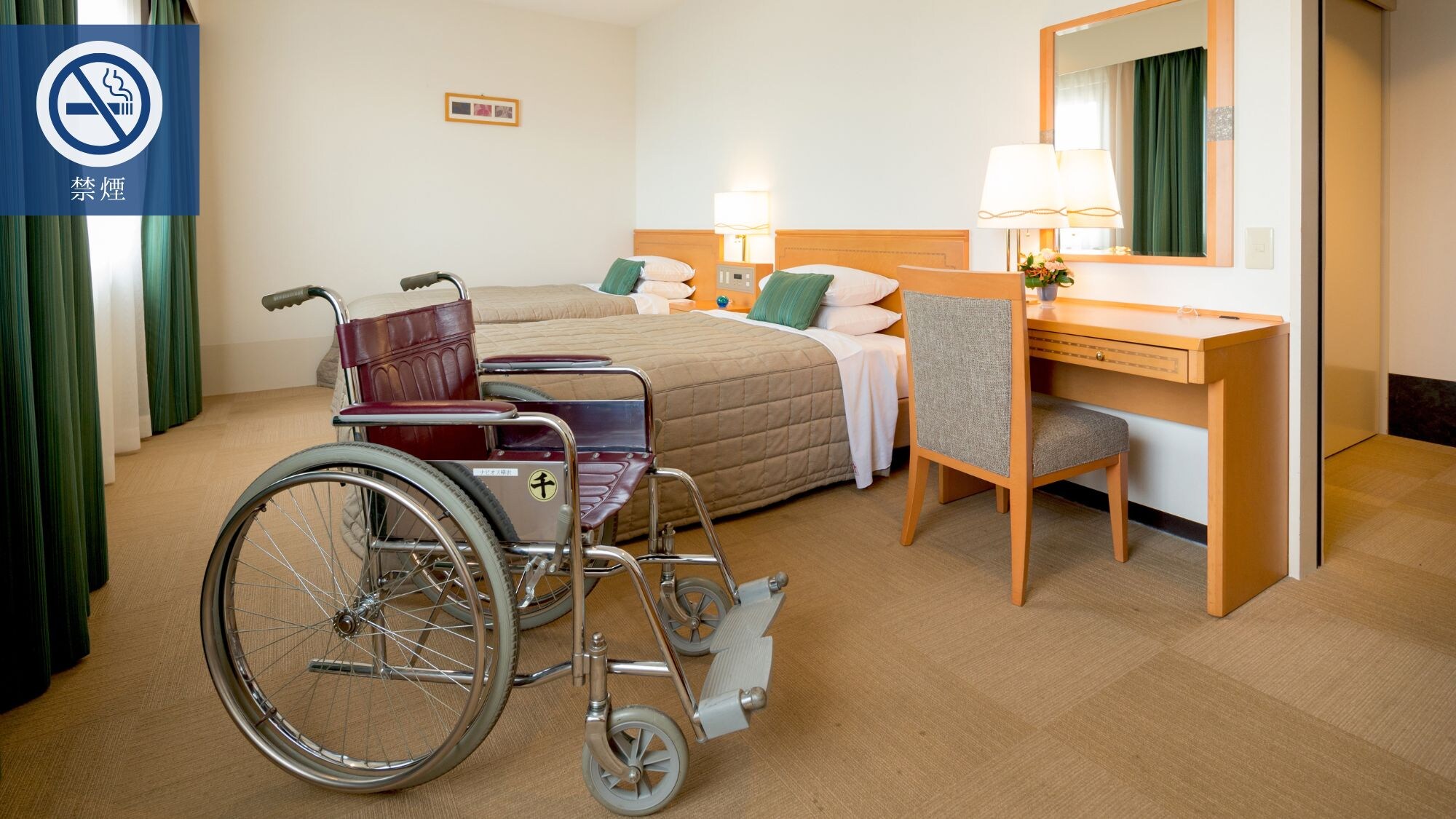 【배리어 프리 트윈:금연】<베이브릿지측>세미 더블 침대×2대