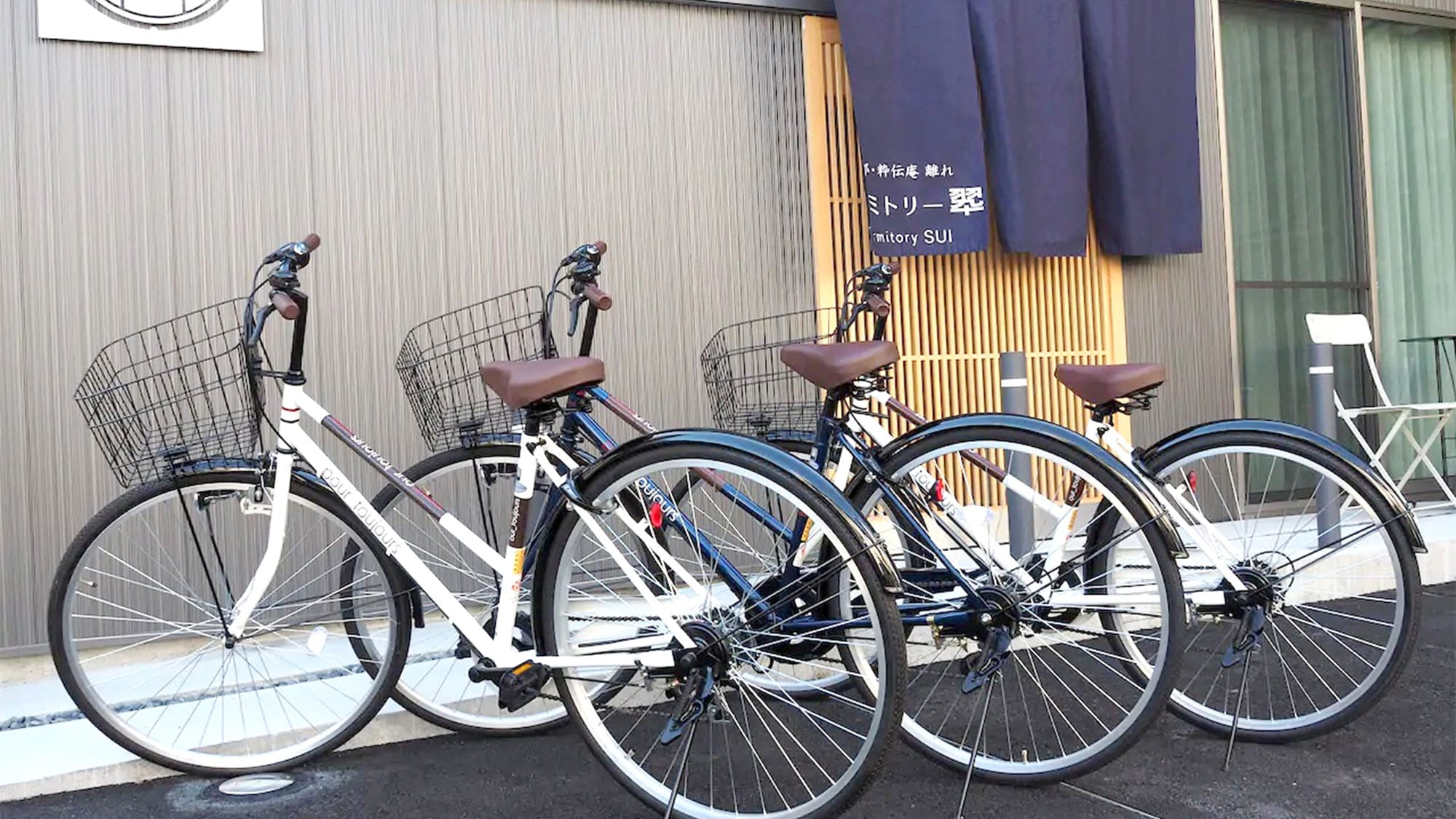 ・ It is recommended to cycle around the Nishijin area, which has many narrow alleys.