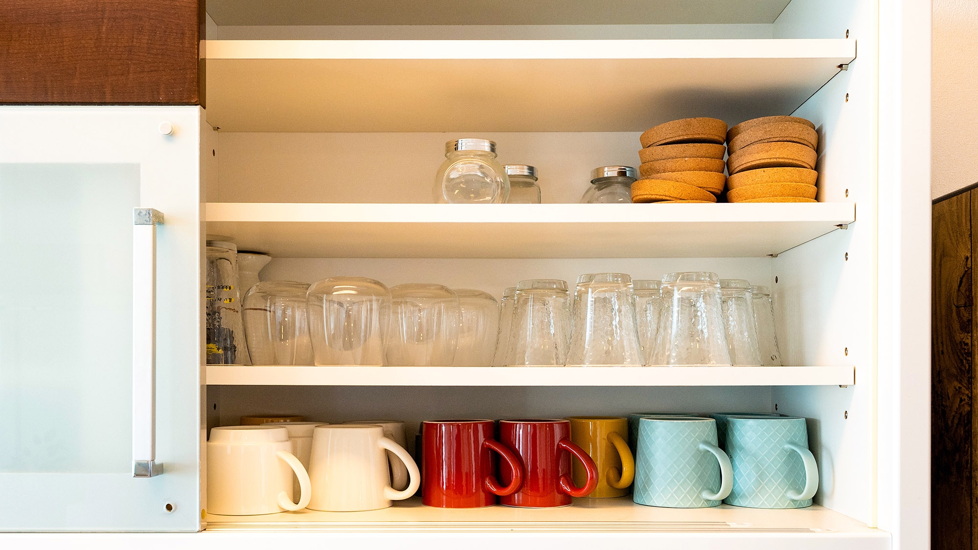・[Kitchen] We have plenty of cups and glasses available.