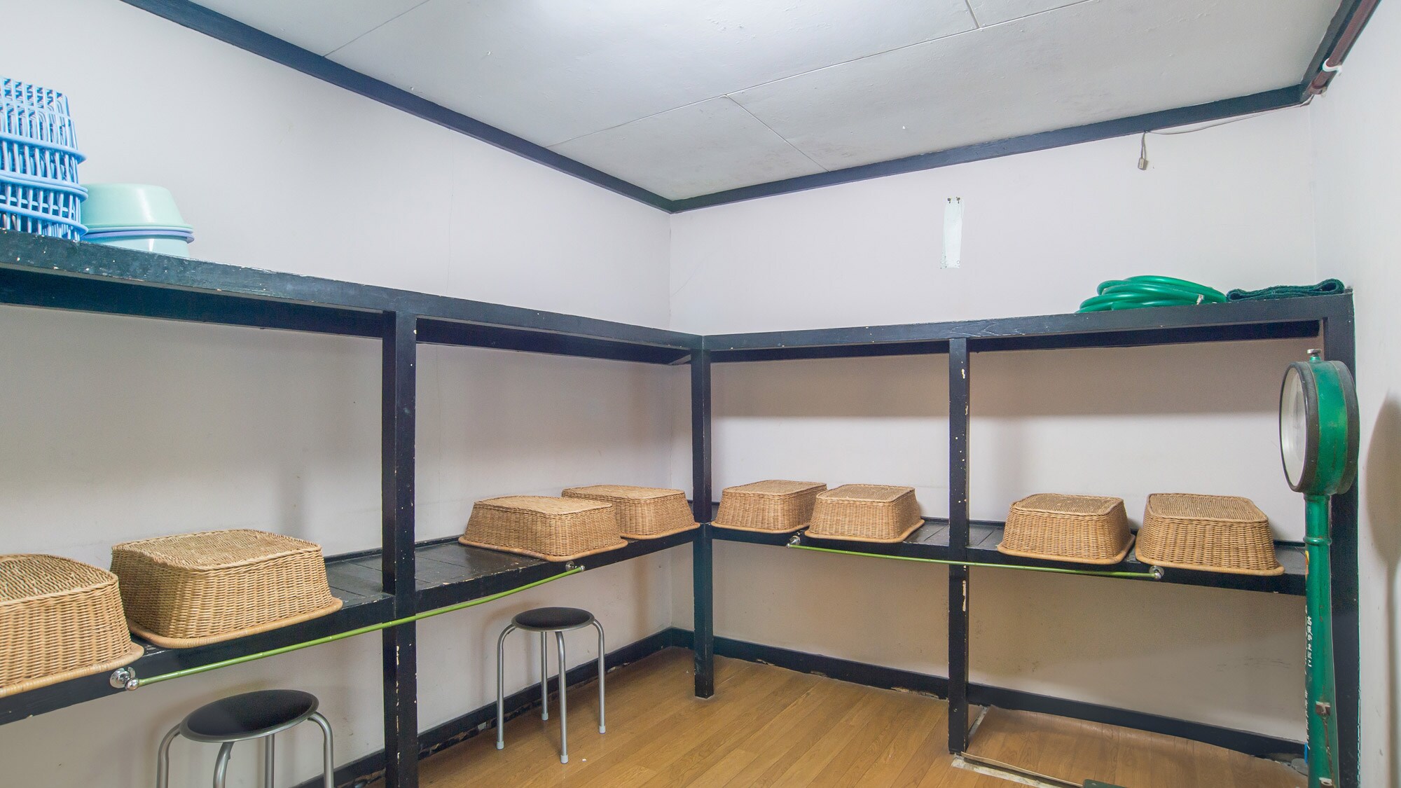 * [ห้องเปลี่ยนเสื้อผ้า] ห้องแต่งตัวที่เรียบง่าย แต่สะอาดตา