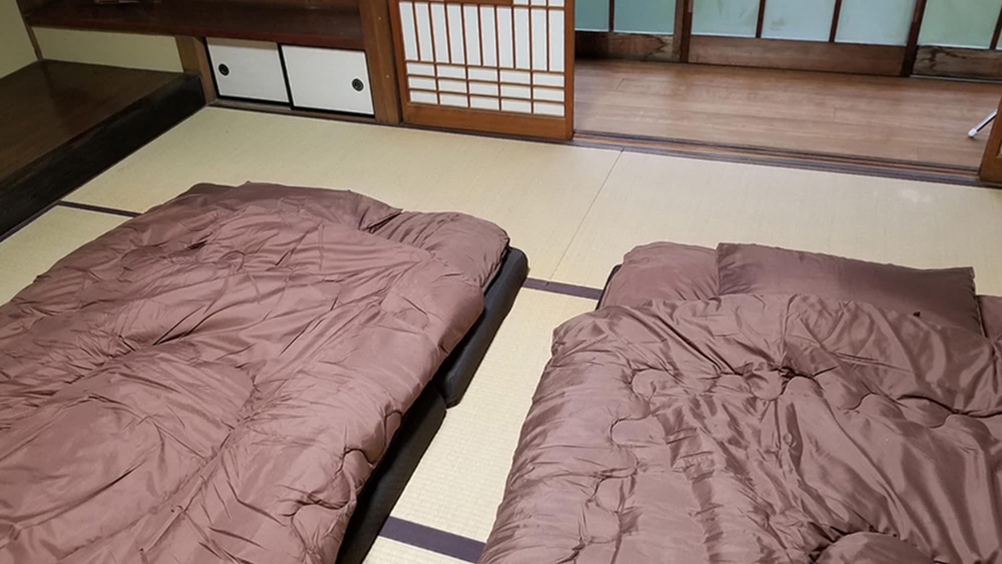 ・ <Japanese-style room> Please prepare the futon at your own timing.