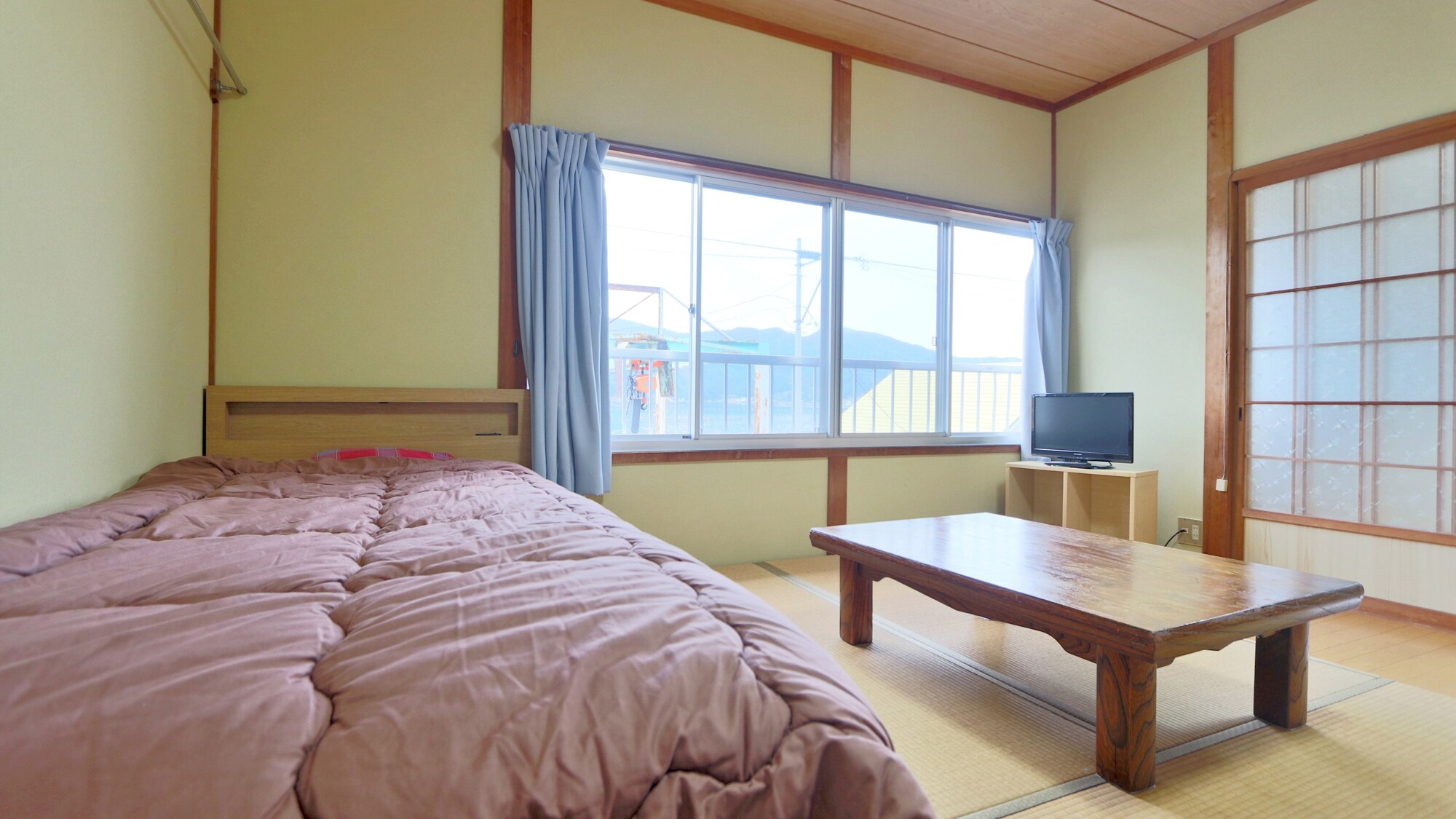 [Guest Room] 2nd floor, ocean view, wooden flooring, with private bathroom and toilet.