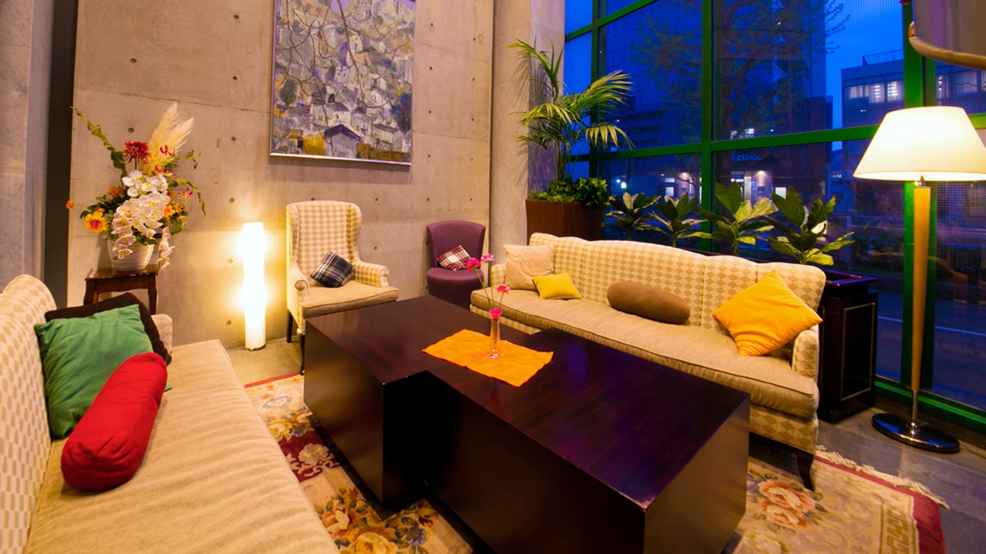 Lobby (night)