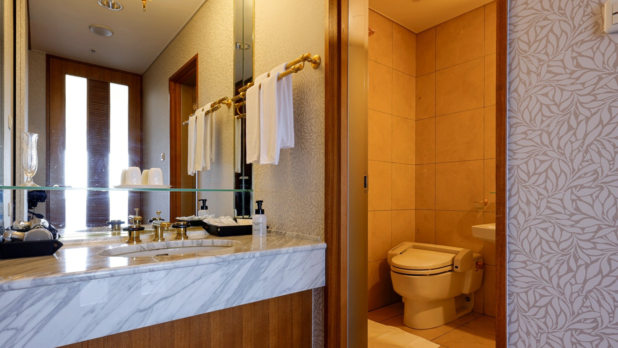 Suite room washroom