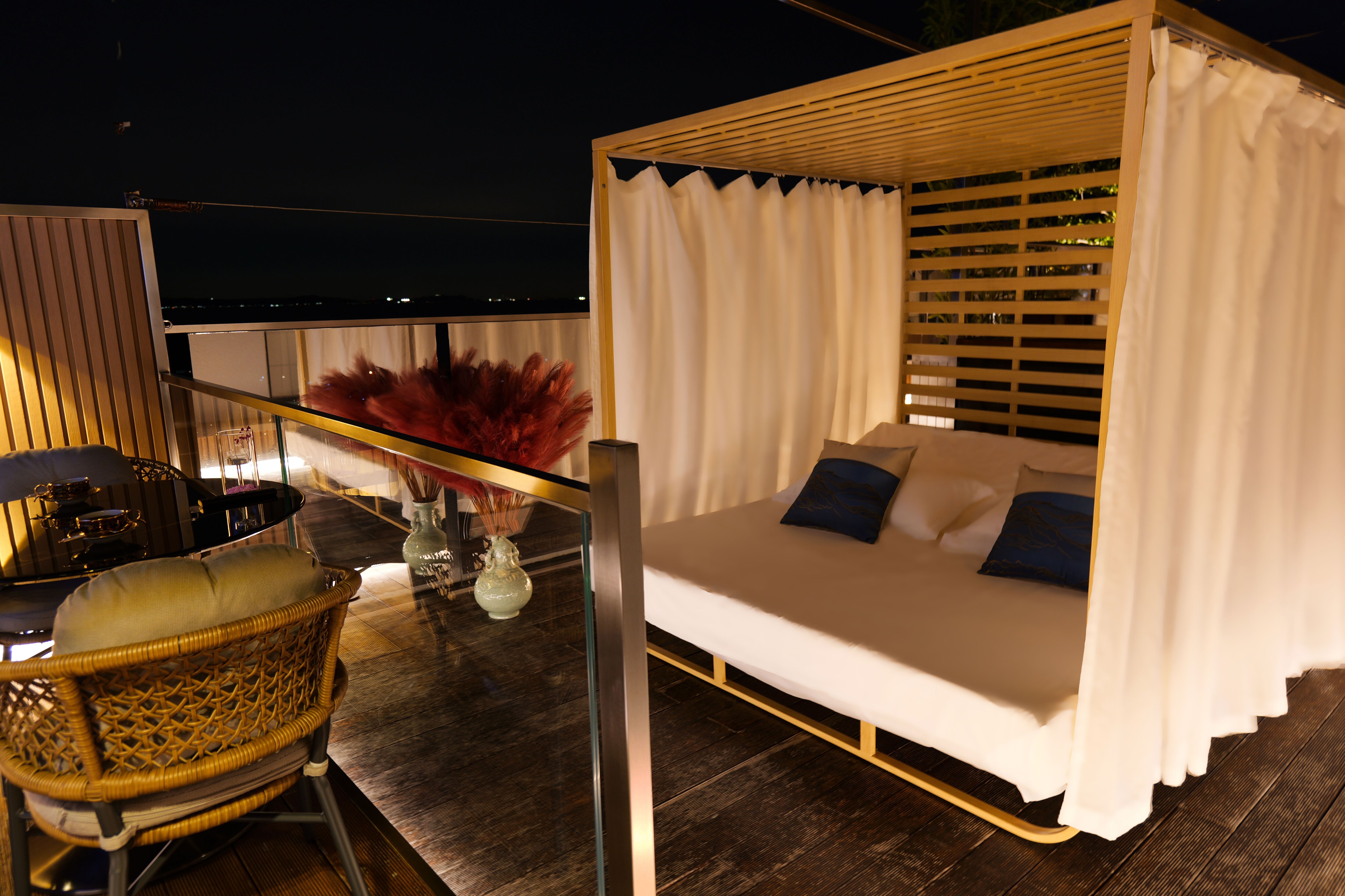 • [客房：濱萬世私人花園] 仰望夜空，享受片刻寧靜