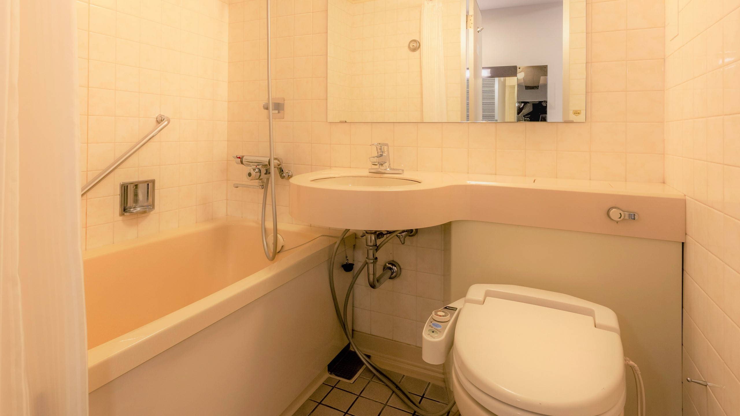 Unit bath (some rooms)