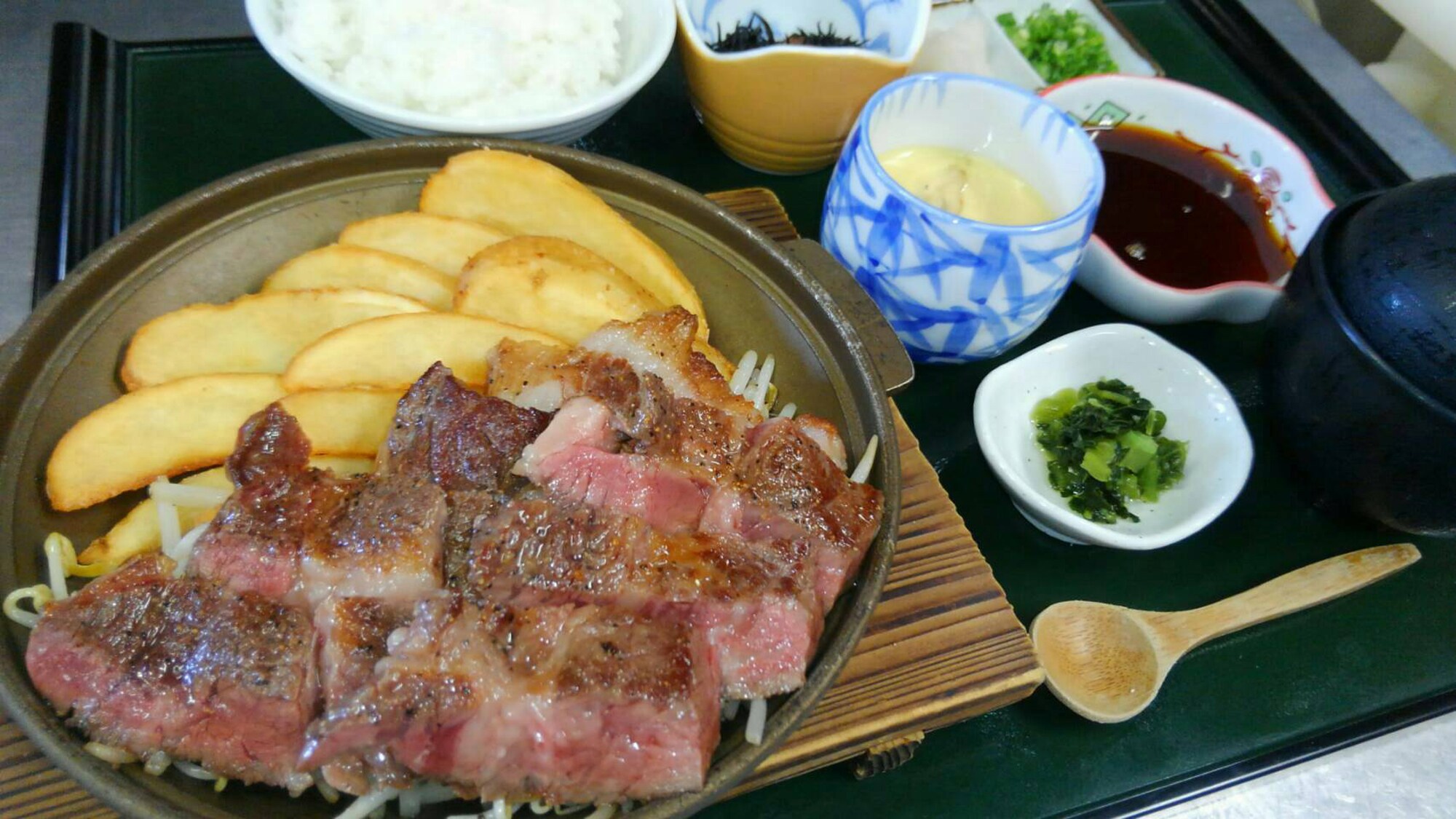 [Steak set / contoh] Mangkuk kecil, steak, dupa, chawanmushi, nasi, sup miso, makanan penutup petit, kopi
