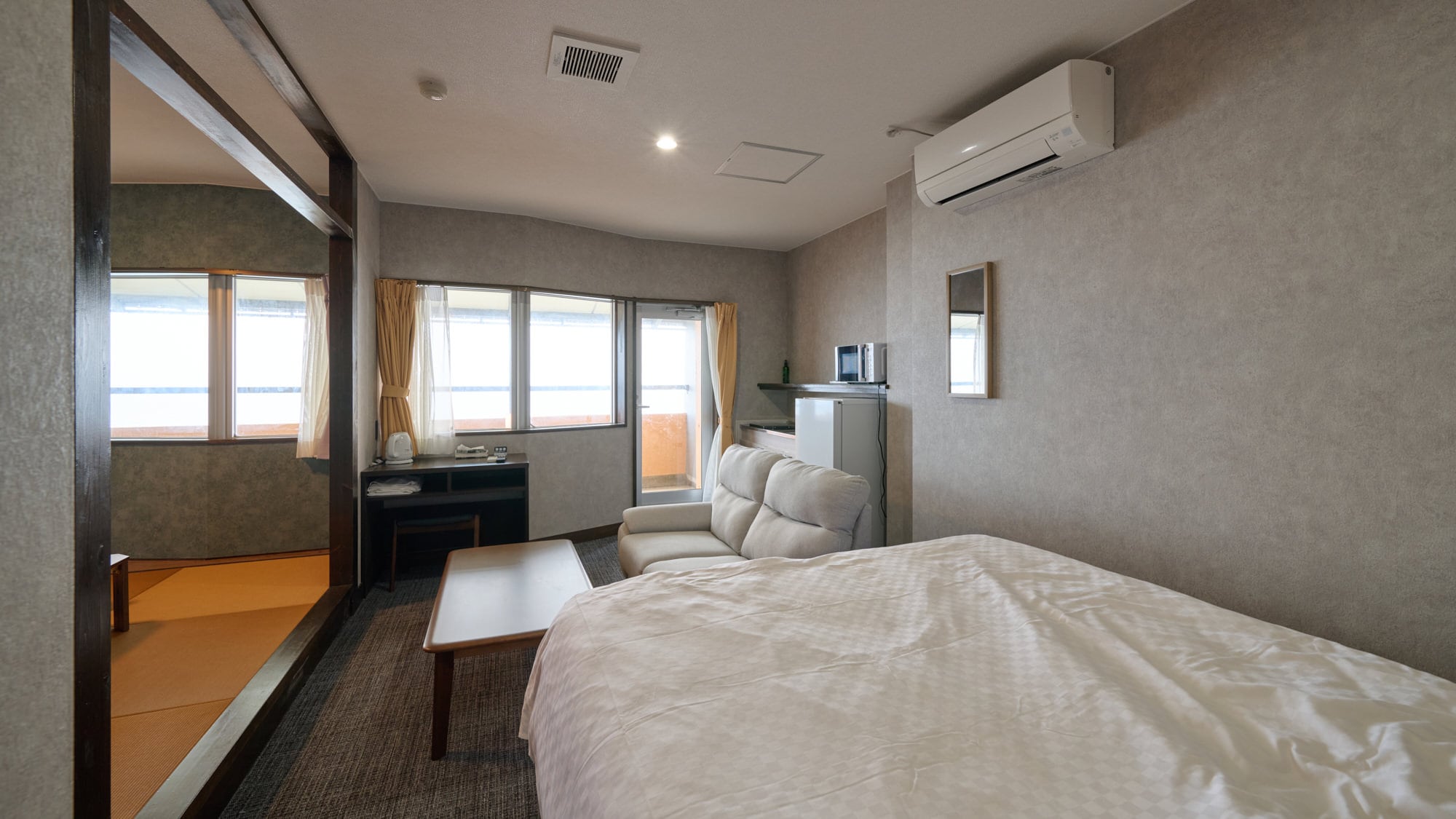 [Non-smoking] Japanese-Western room for 1-2 people (with open-air bath and mini-kitchen)