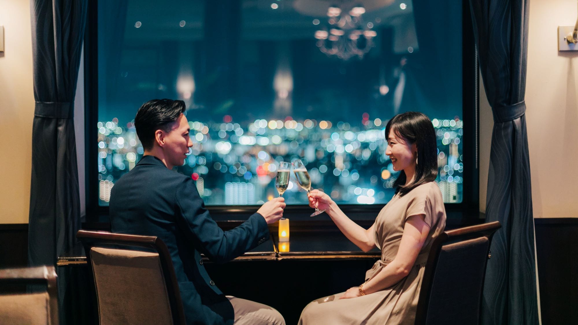 Wing Lounge on the 30th floor, a cocktail lounge exclusively for high-floor guests