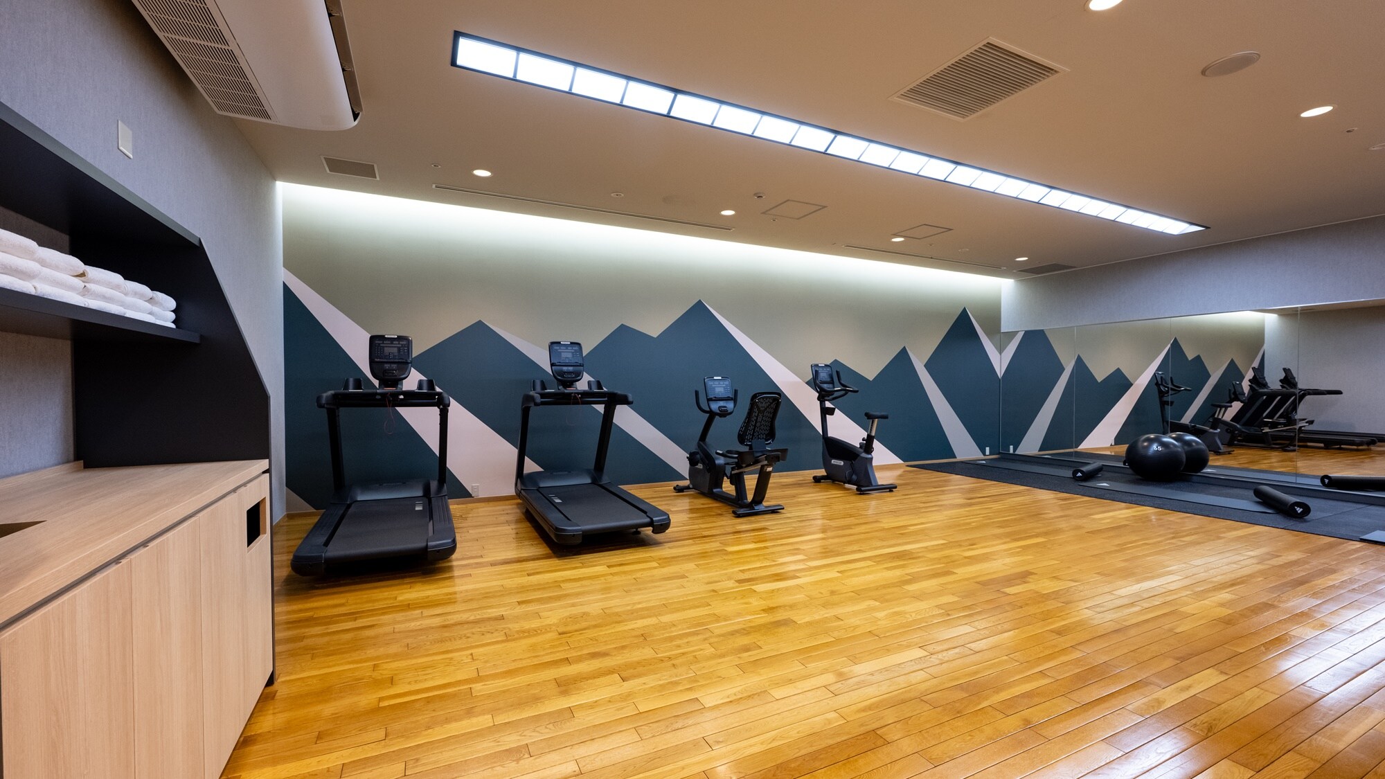 Fitness room <Opening hours> 24 hours