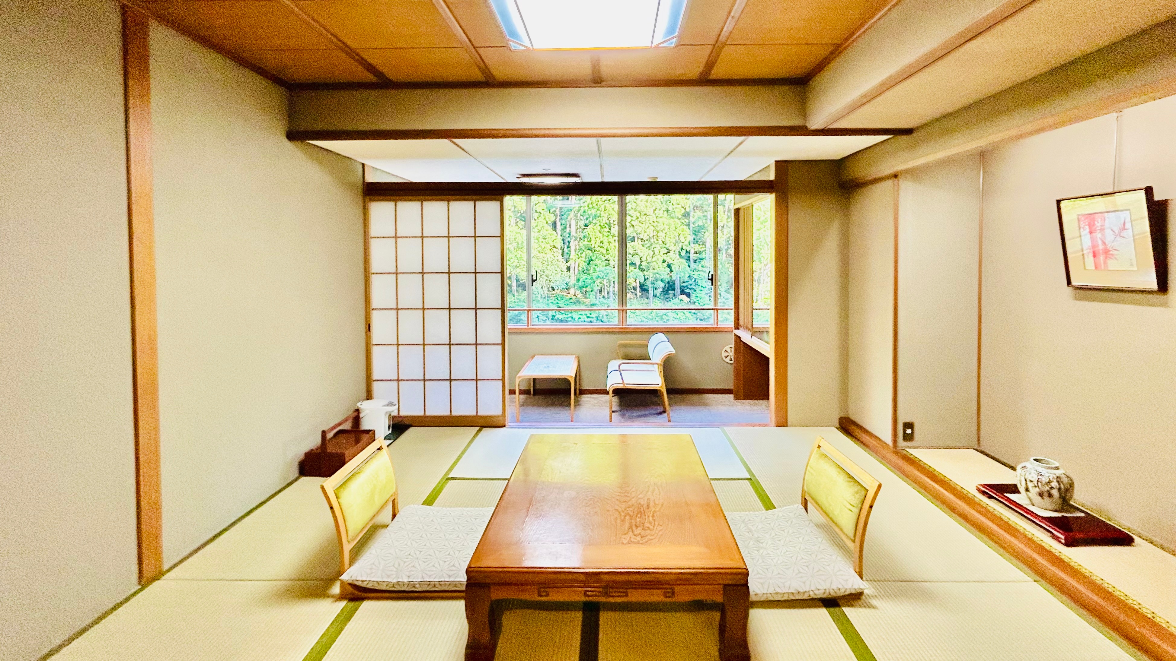 [Smoking] Japanese-style room (8 tatami mats) (river side)