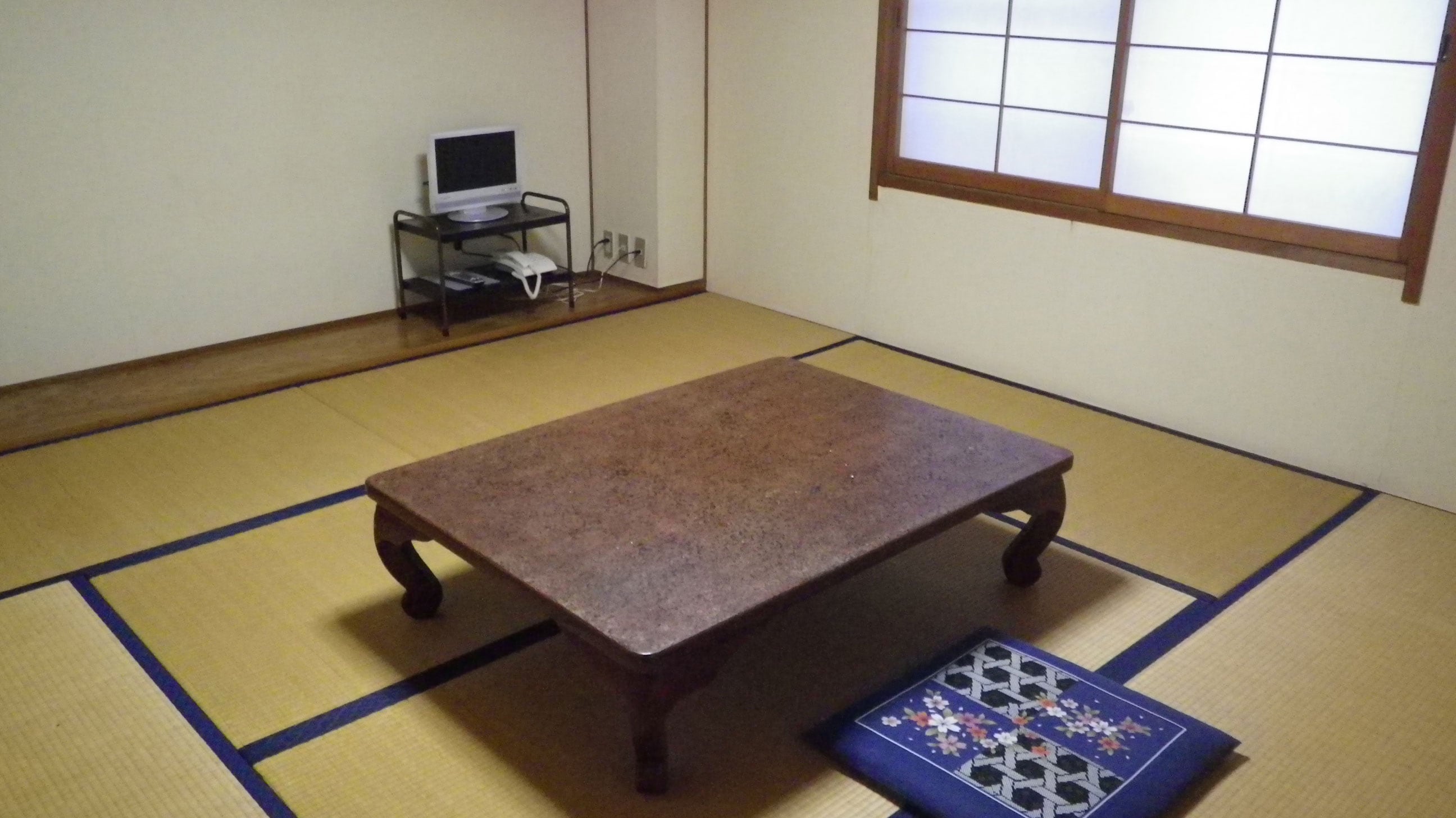 *Phòng theo phong cách Nhật Bản (8 chiếu tatami) Hãy thư giãn trong căn phòng rộng rãi với bầu không khí yên tĩnh.