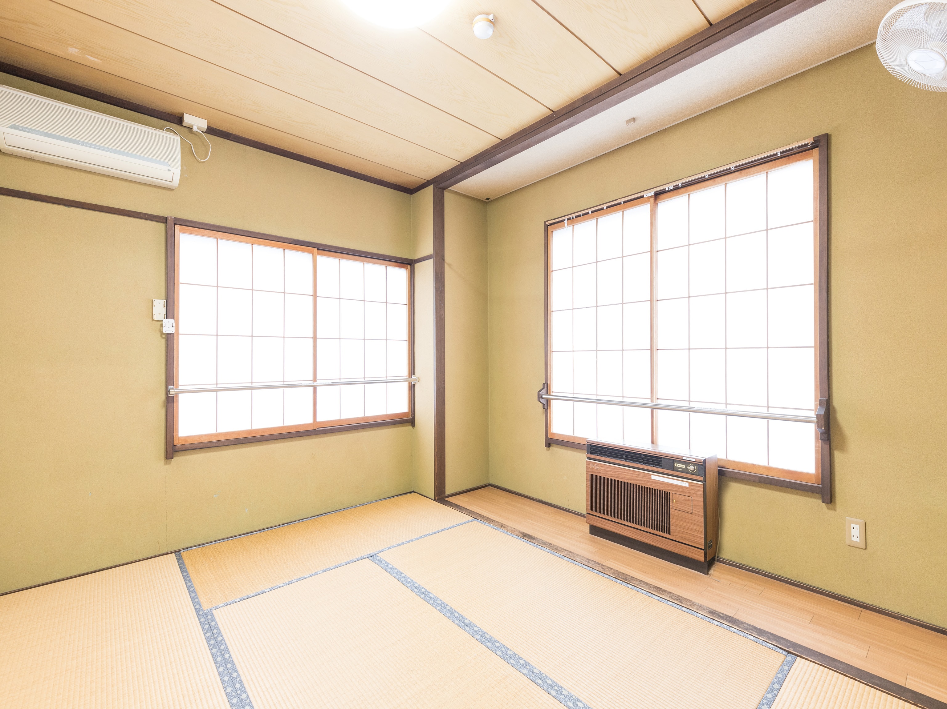 Japanese-style triple room
