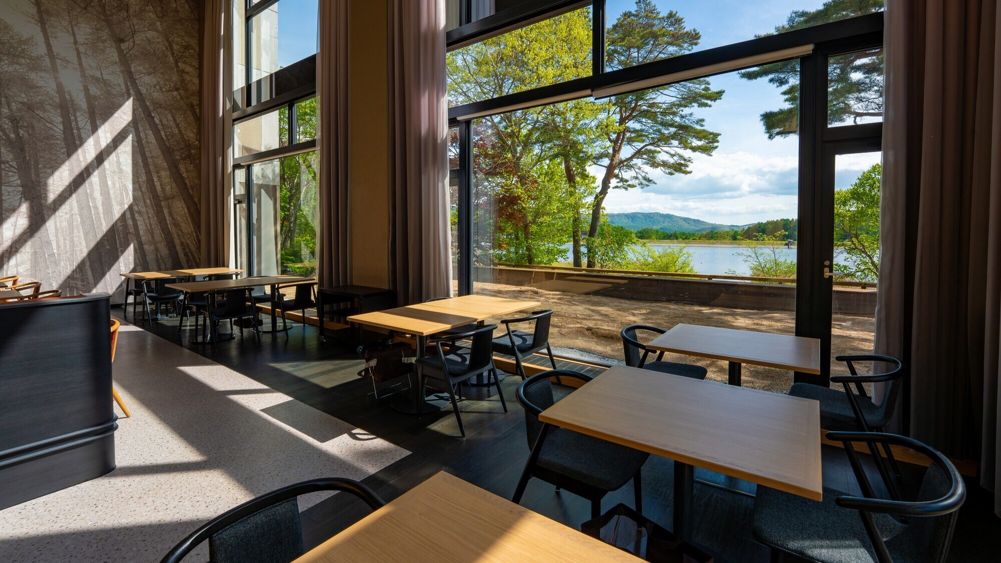 [Hotel Building] Restaurant