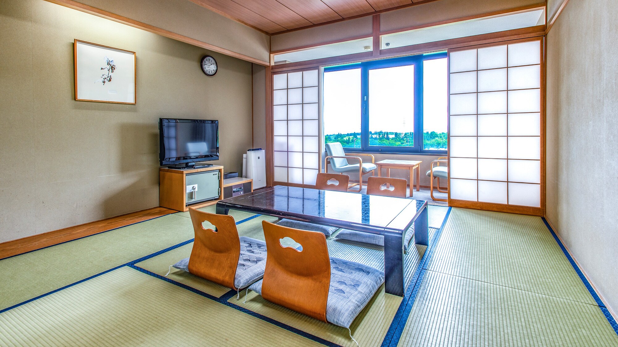 [Sayap Timur: 10 kamar bergaya Jepang tatami] Pemandangan bervariasi tergantung pada kamar, tetapi karena dikelilingi oleh pegunungan, keduanya menawarkan pemandangan alam.