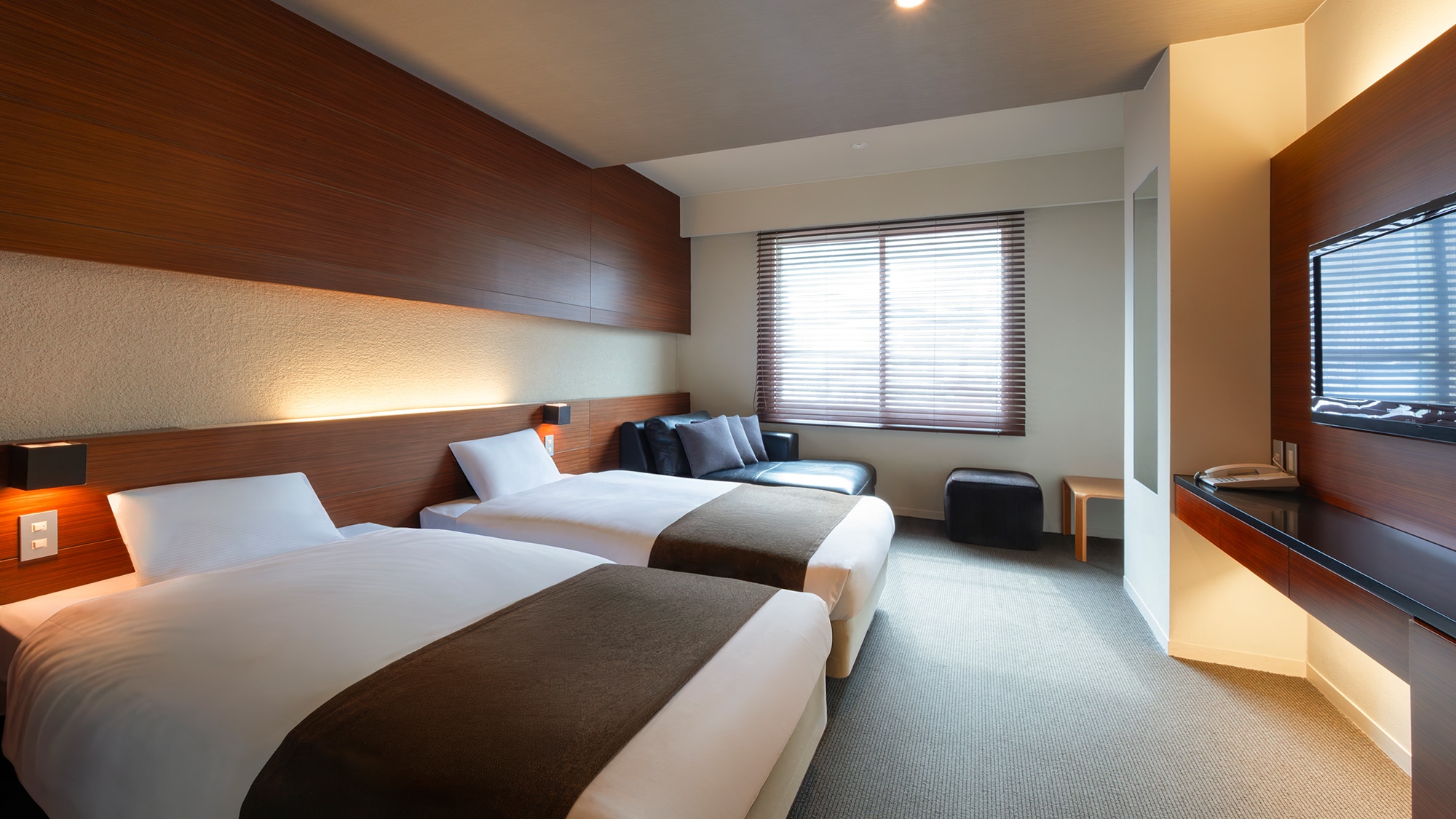 [Western Modern - Daytime] A functional and comfortable room with twin beds.