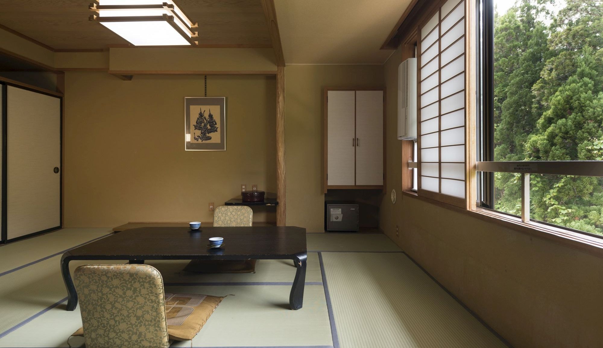 [Standard Japanese-style room 36 square meters, 10 tatami mats, capacity 5 people] Relax in a Japanese atmosphere while watching the four seasons of Zao