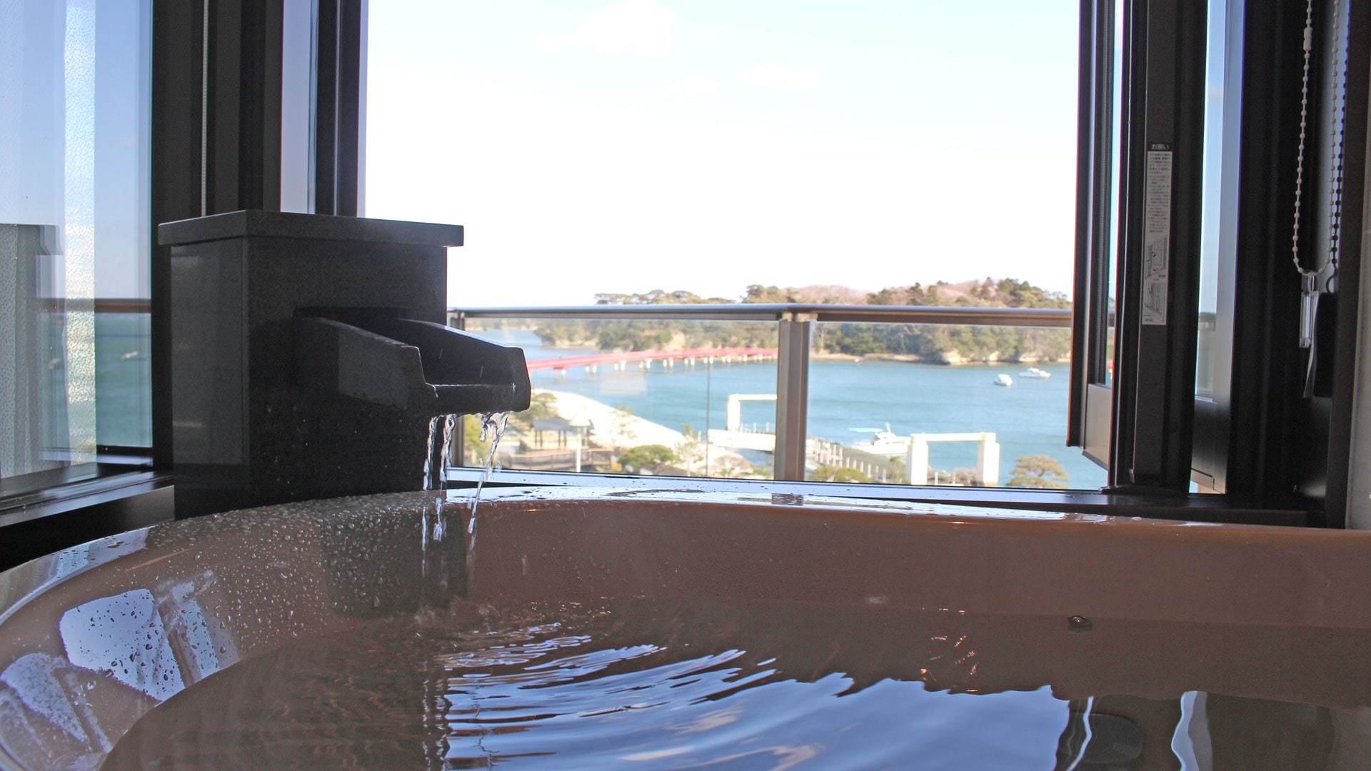 Guest rooms with hot spring semi-open-air baths “Nagetsu” and “Fazetsu” ②