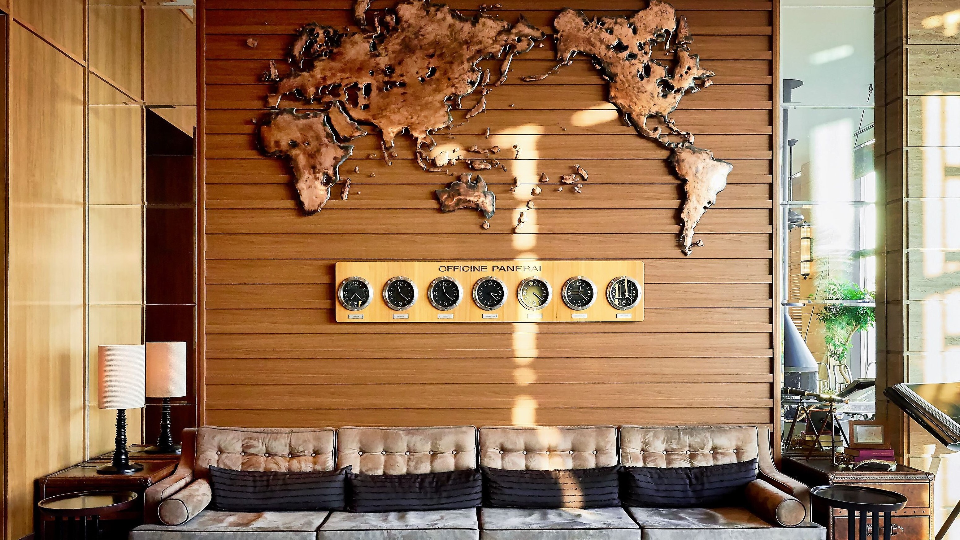 Lobby ชั้นบนสุดของโรงแรม (นาฬิกาโลก Panerai แห่งเดียวในโลก)